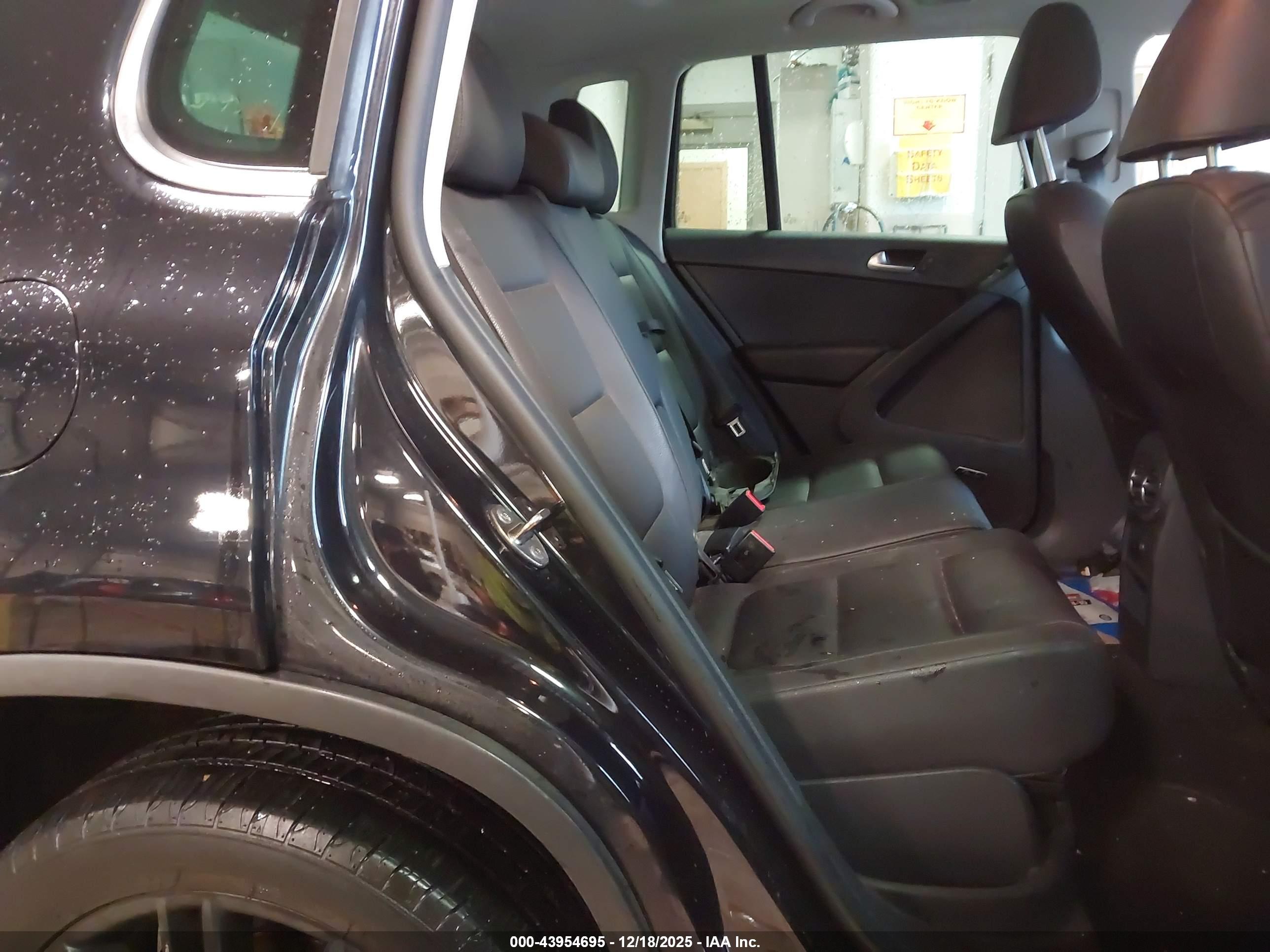 VOLKSWAGEN TIGUAN image 8