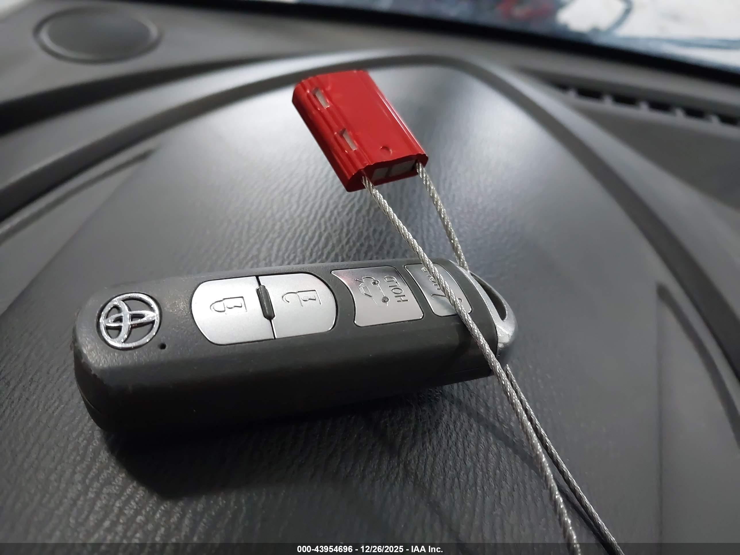 TOYOTA YARIS image 11