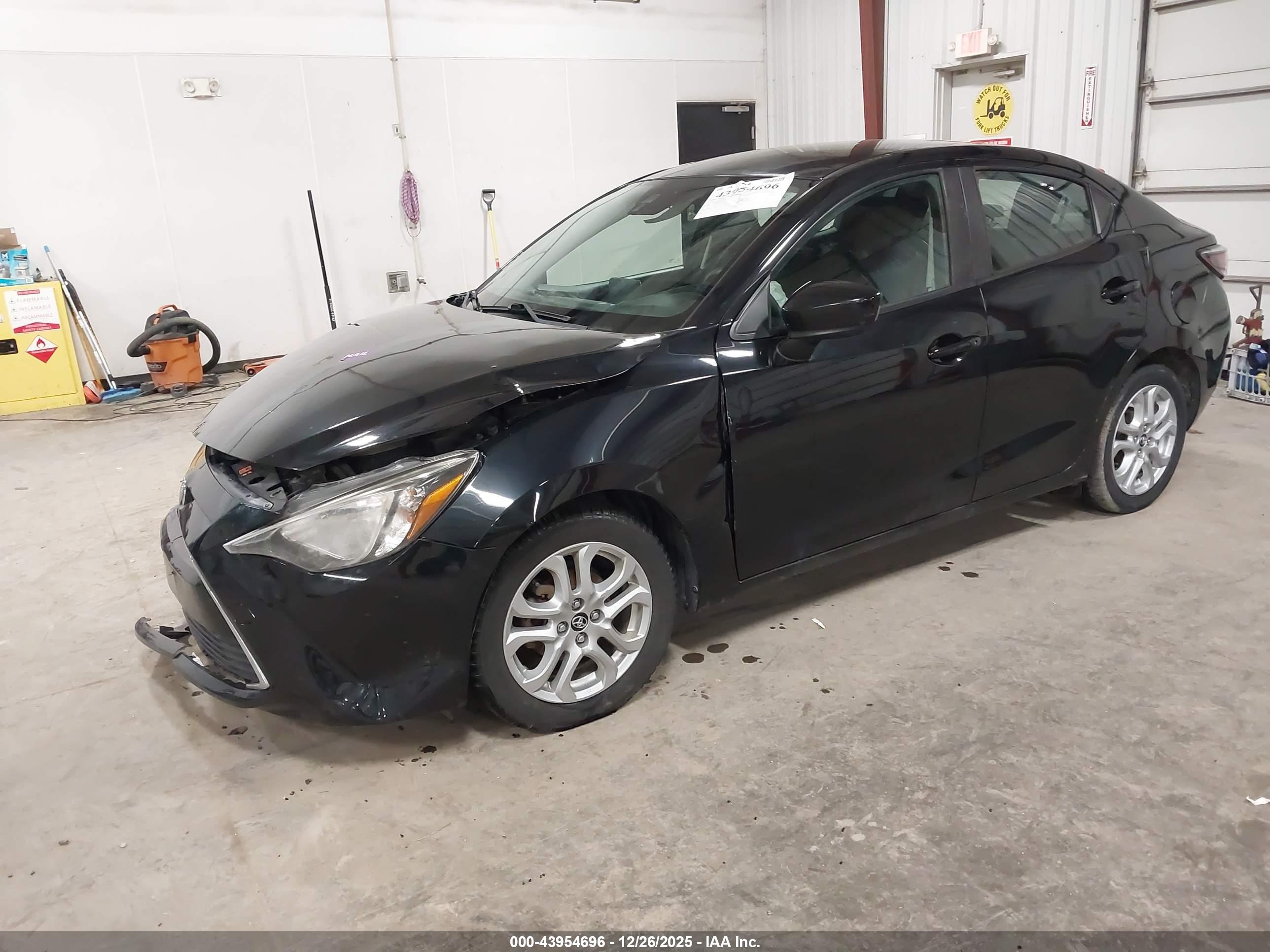 TOYOTA YARIS image 2