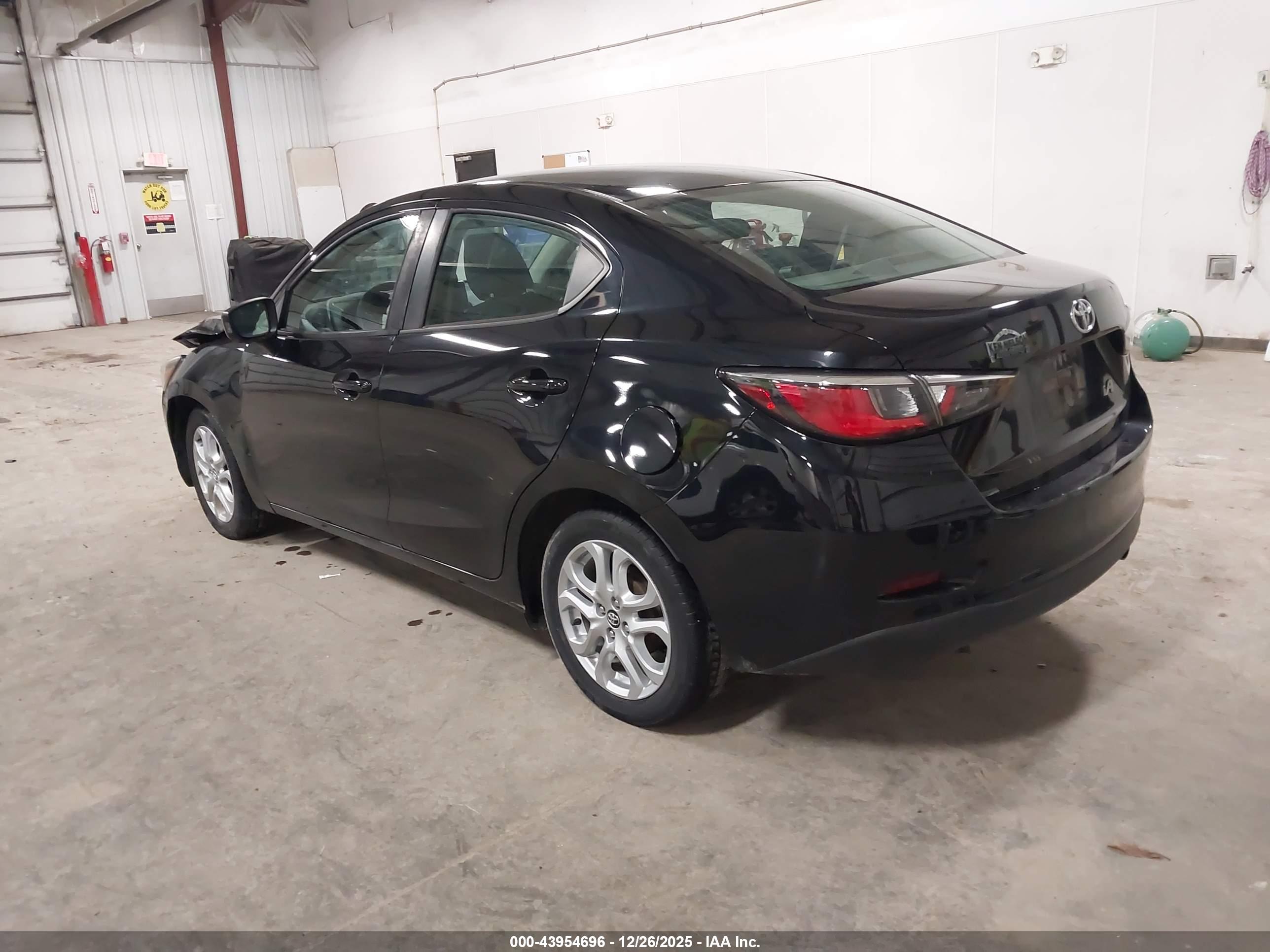 TOYOTA YARIS image 3