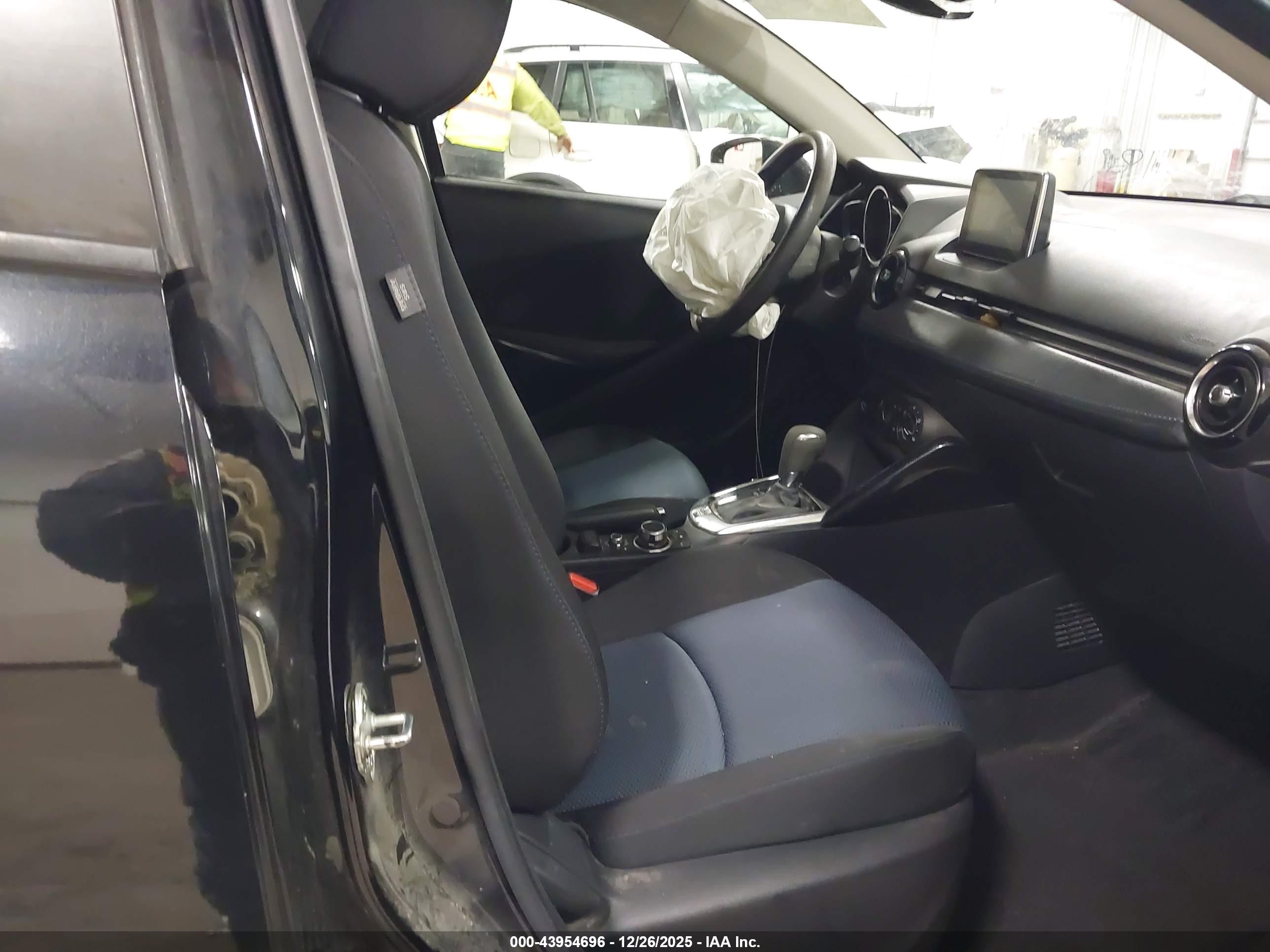 TOYOTA YARIS image 5