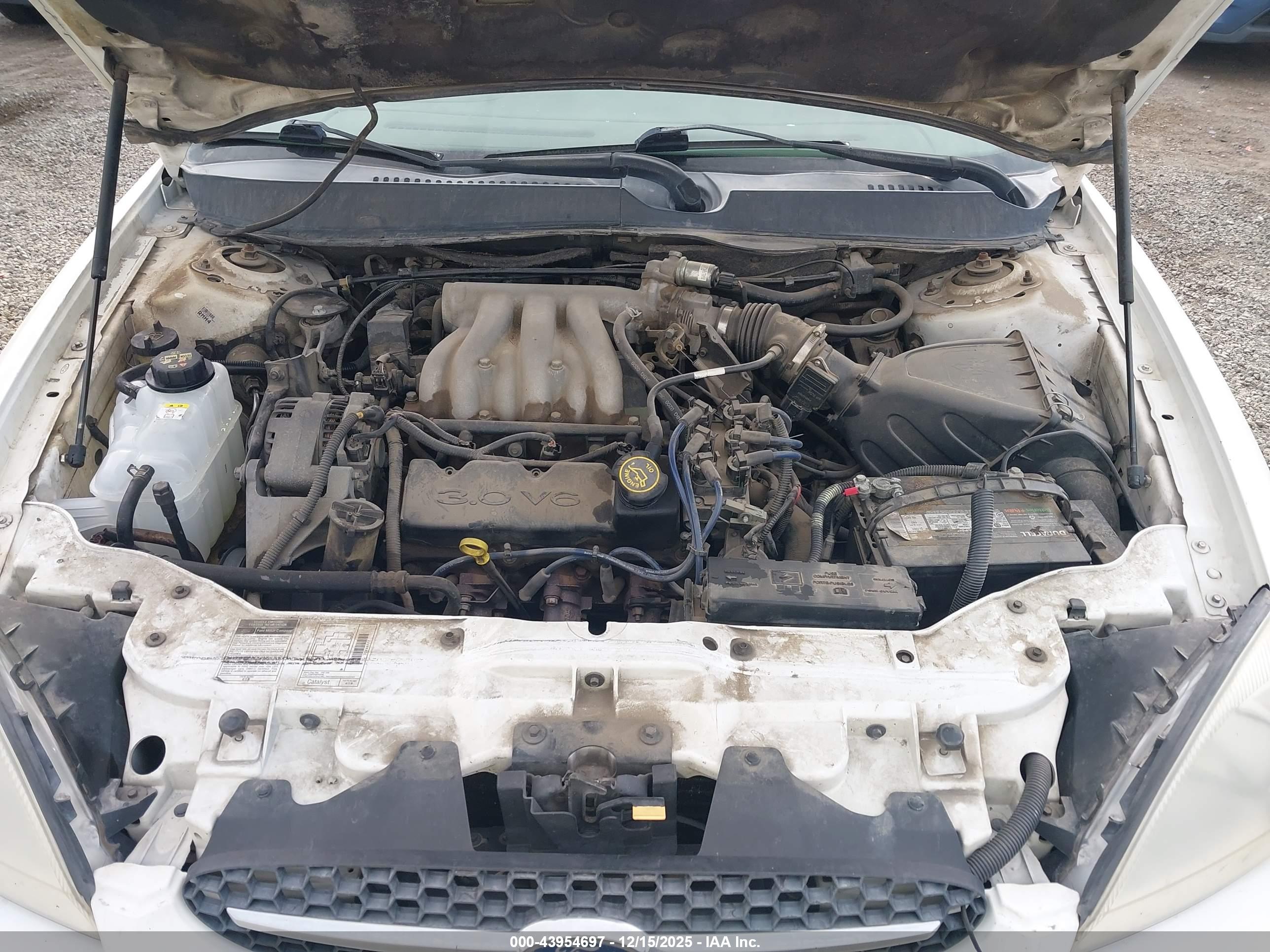 FORD TAURUS image 10