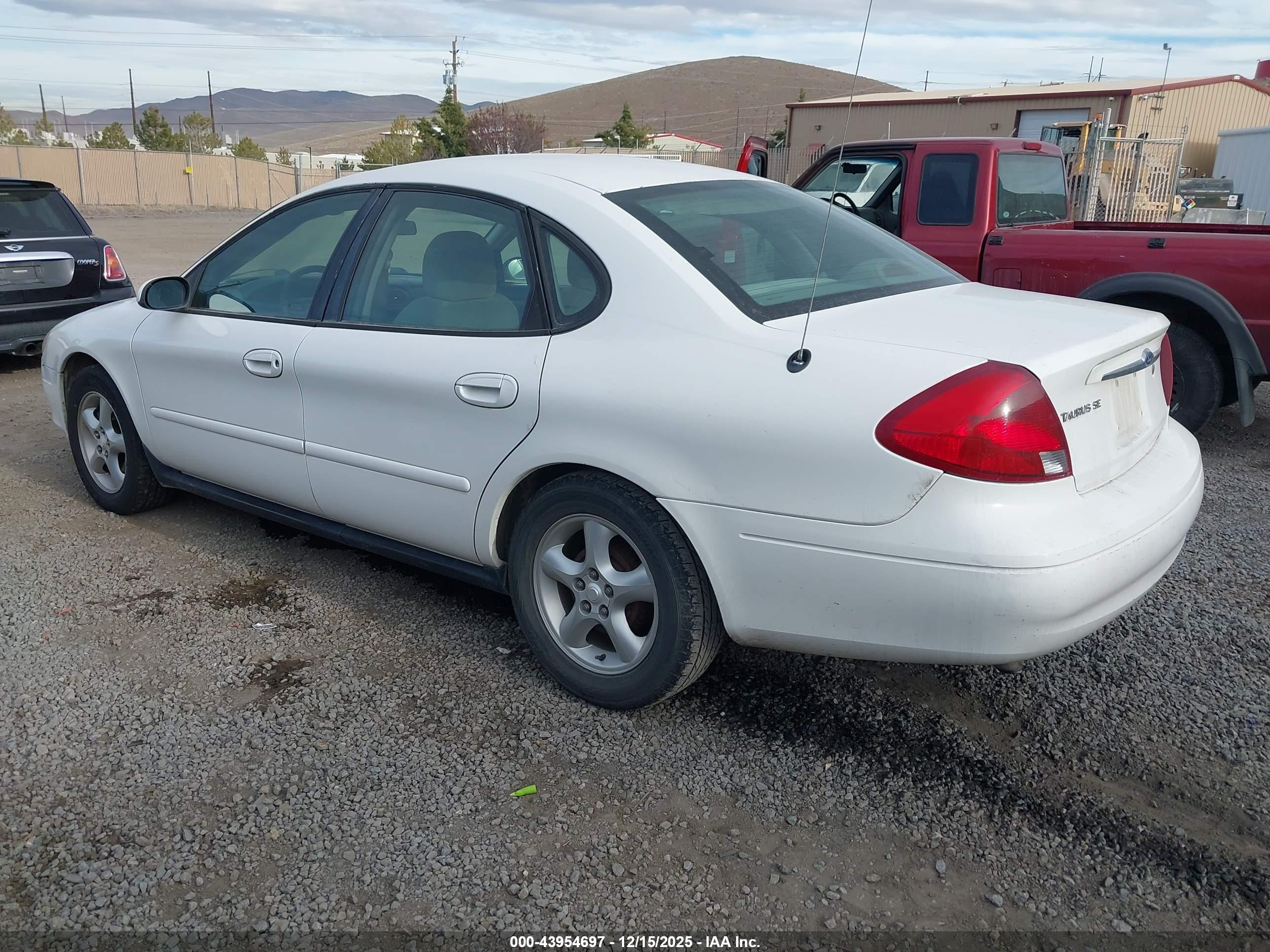 FORD TAURUS image 3