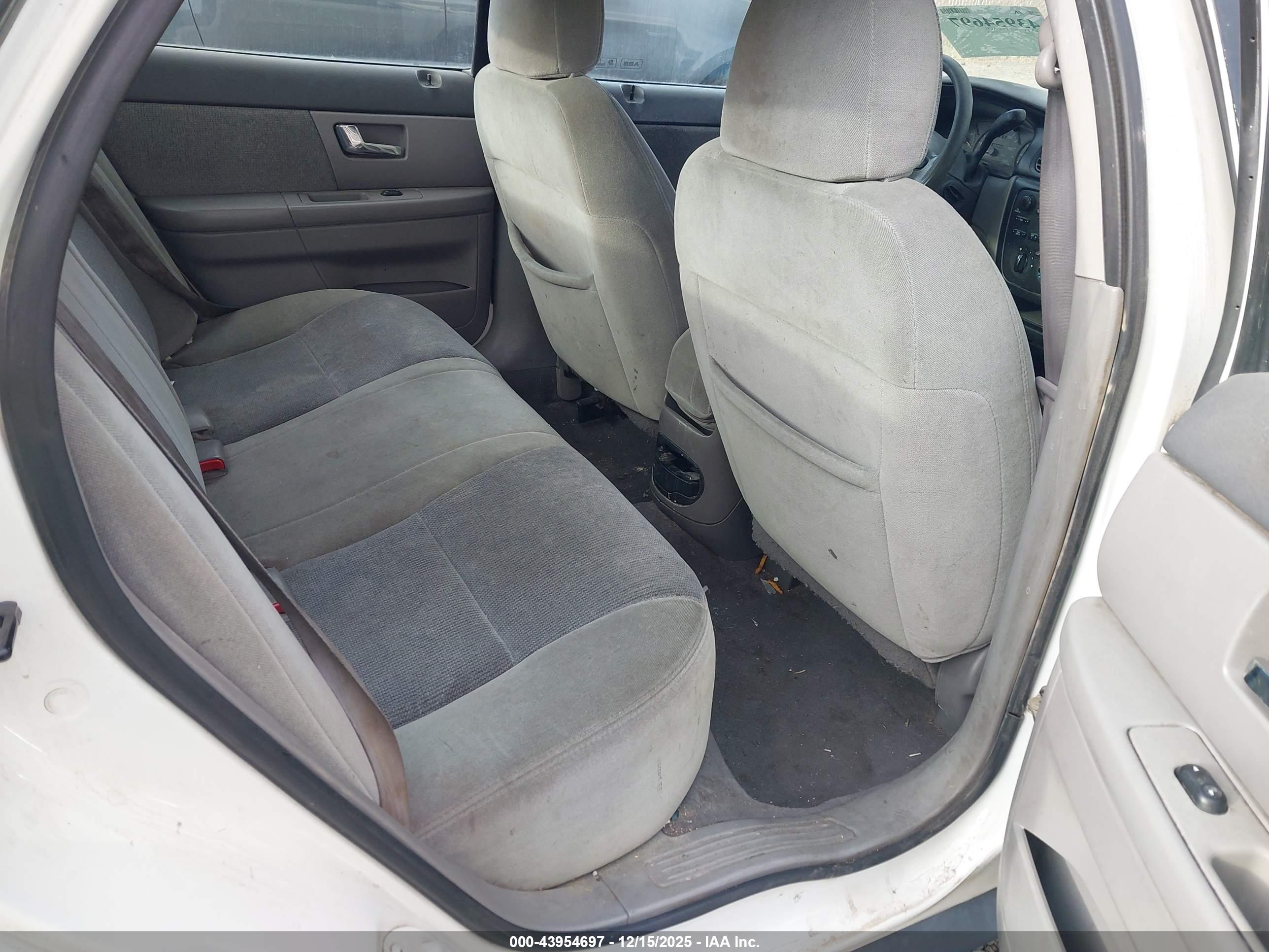 FORD TAURUS image 8