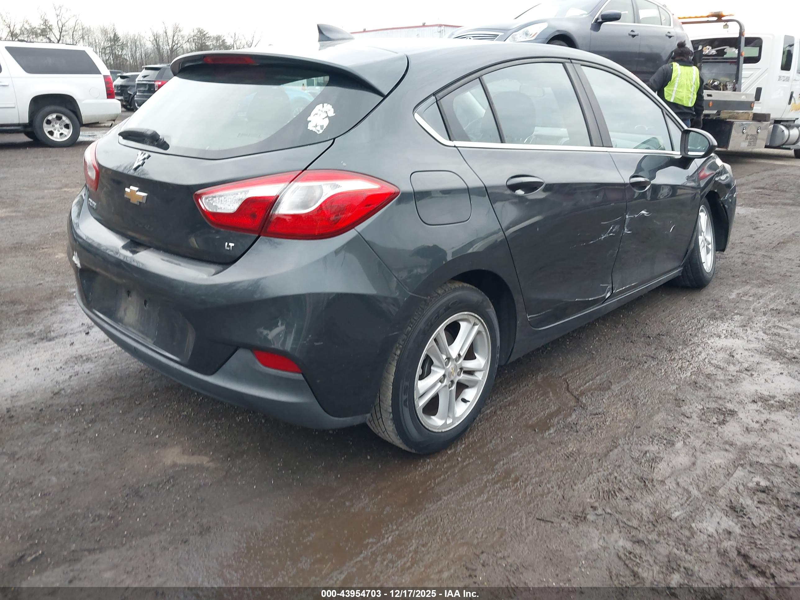 CHEVROLET CRUZE image 4