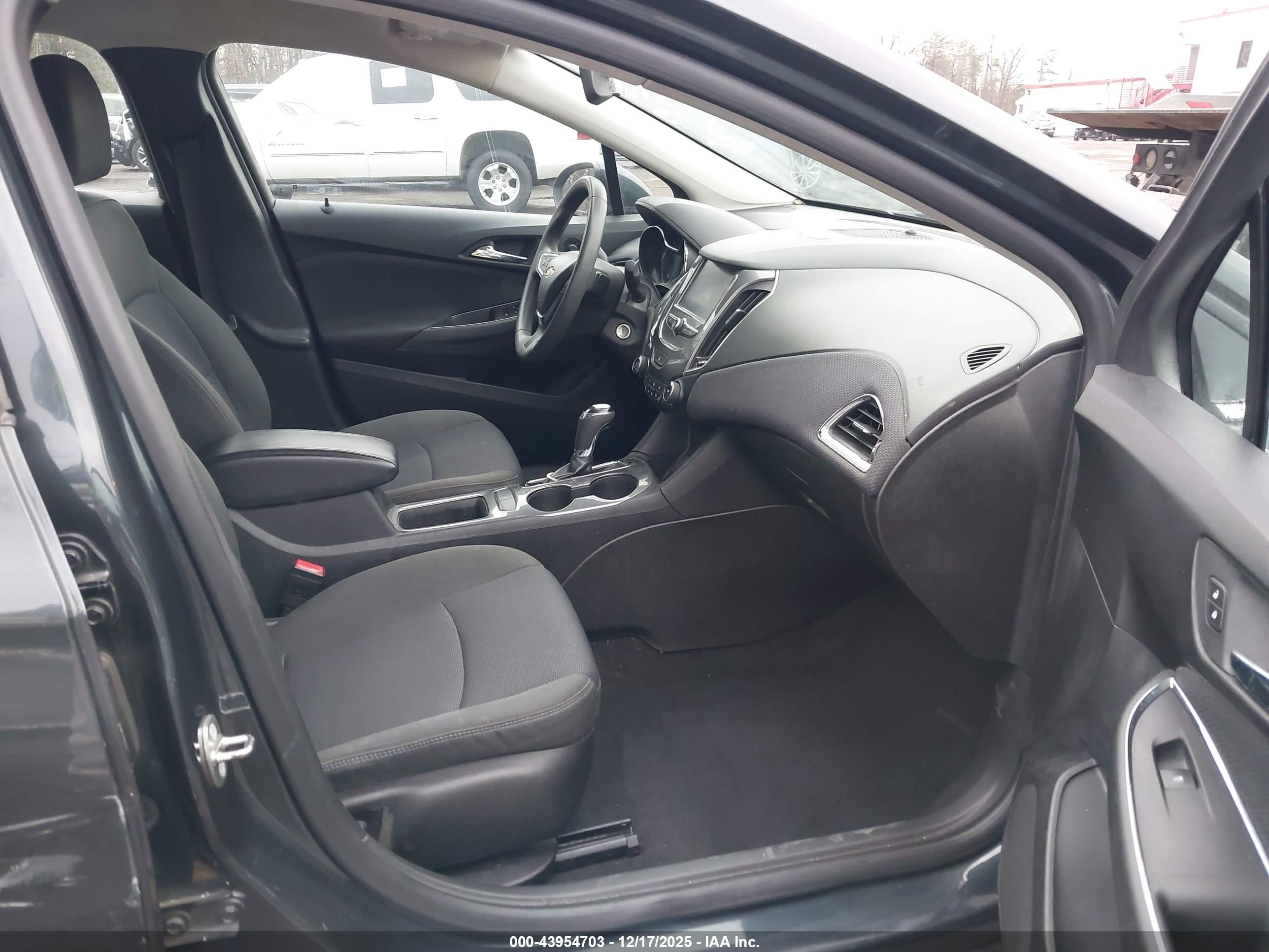 CHEVROLET CRUZE image 5
