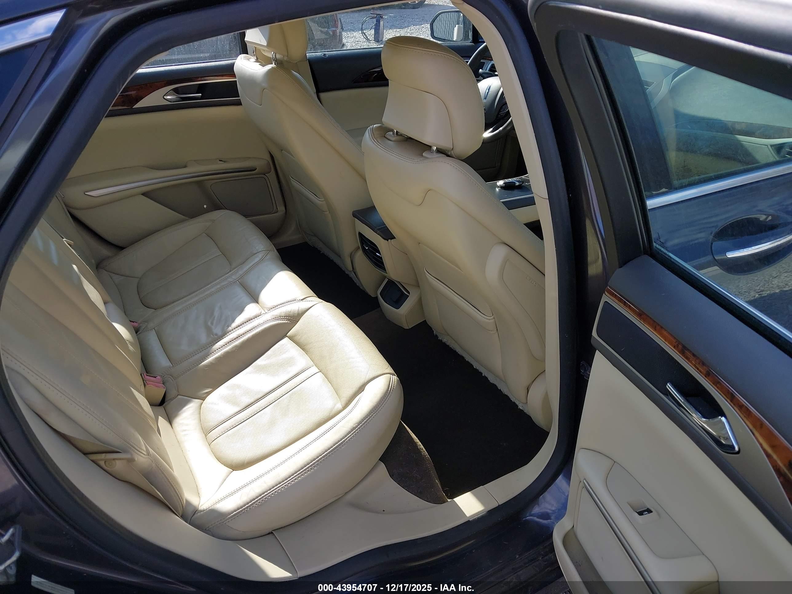 LINCOLN MKZ image 8