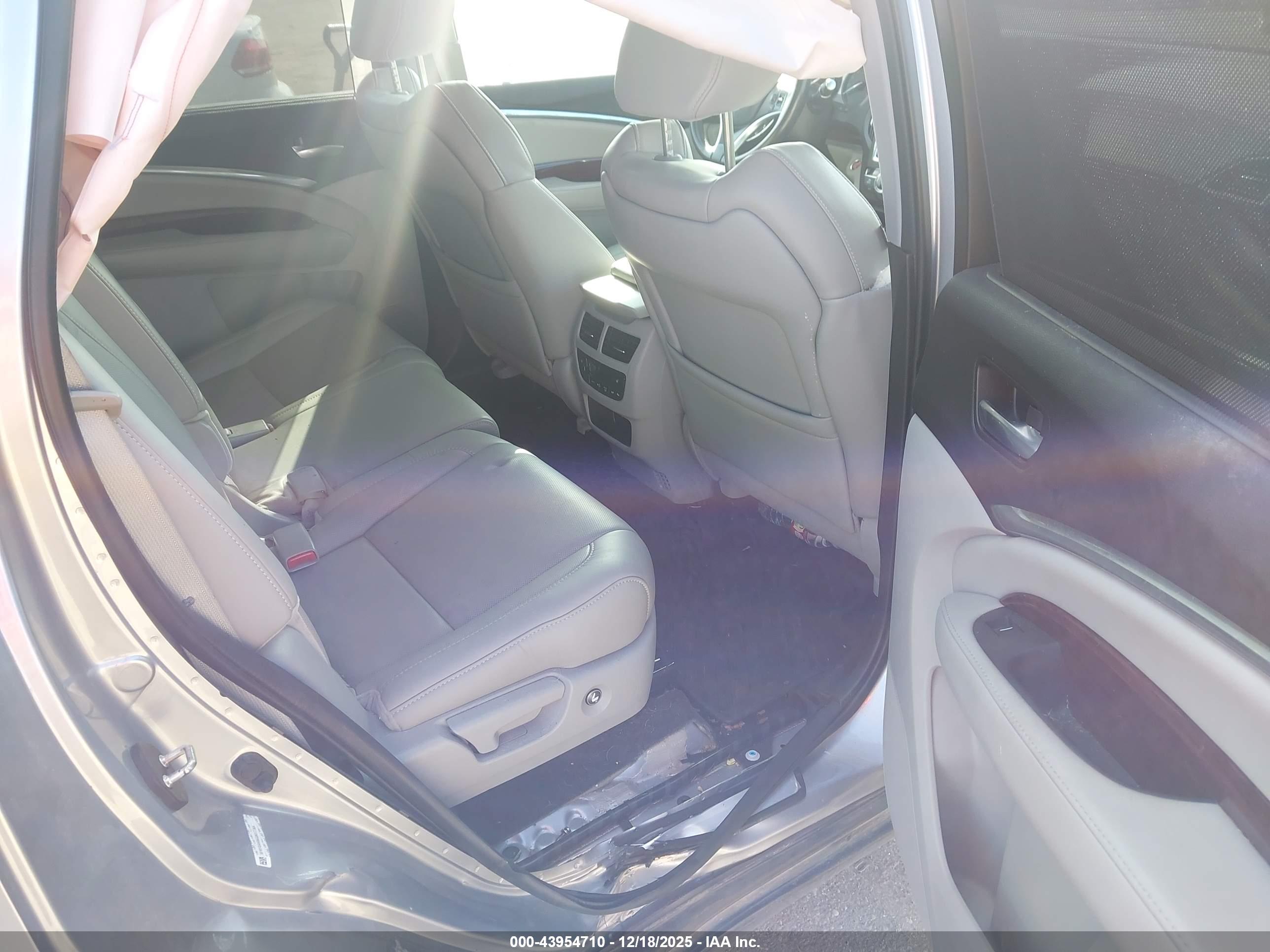 ACURA MDX image 8