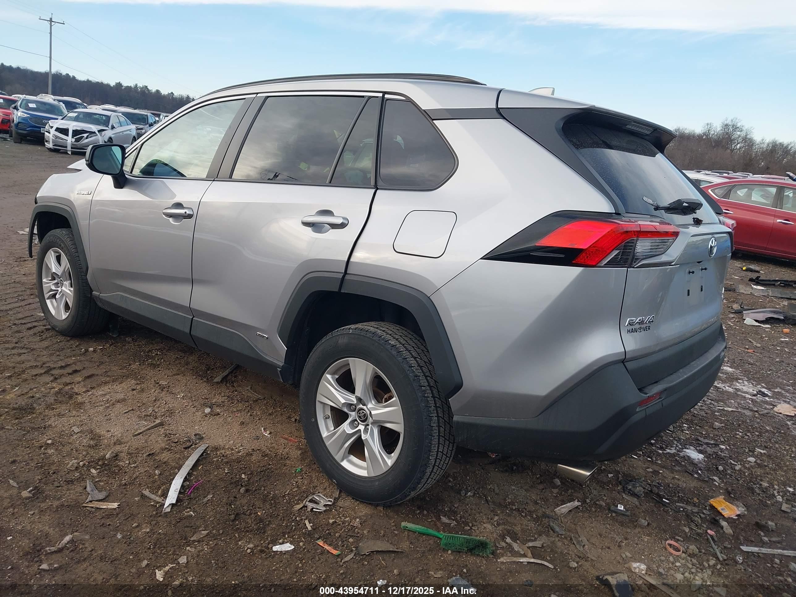 TOYOTA RAV4 image 3