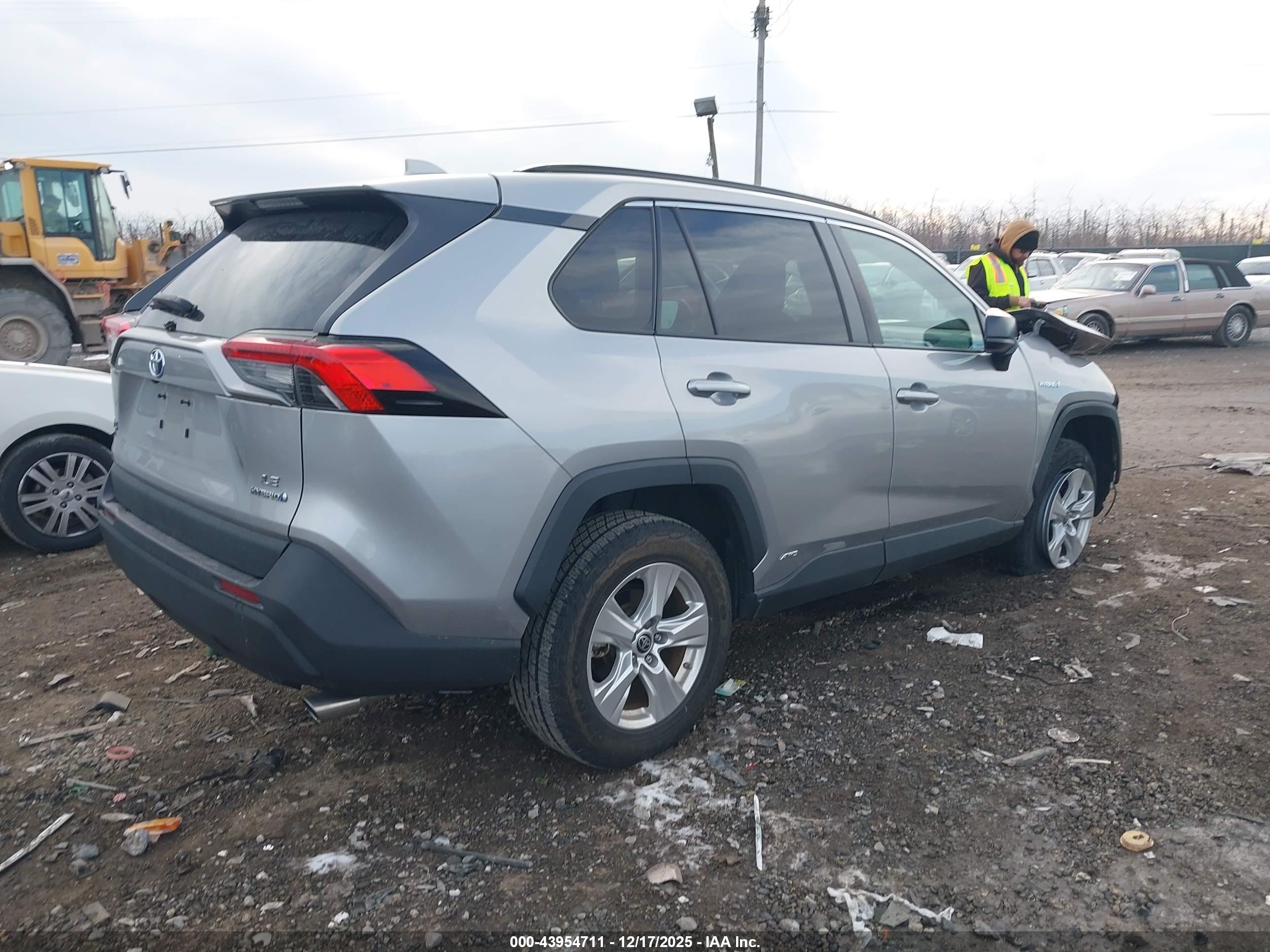 TOYOTA RAV4 image 4