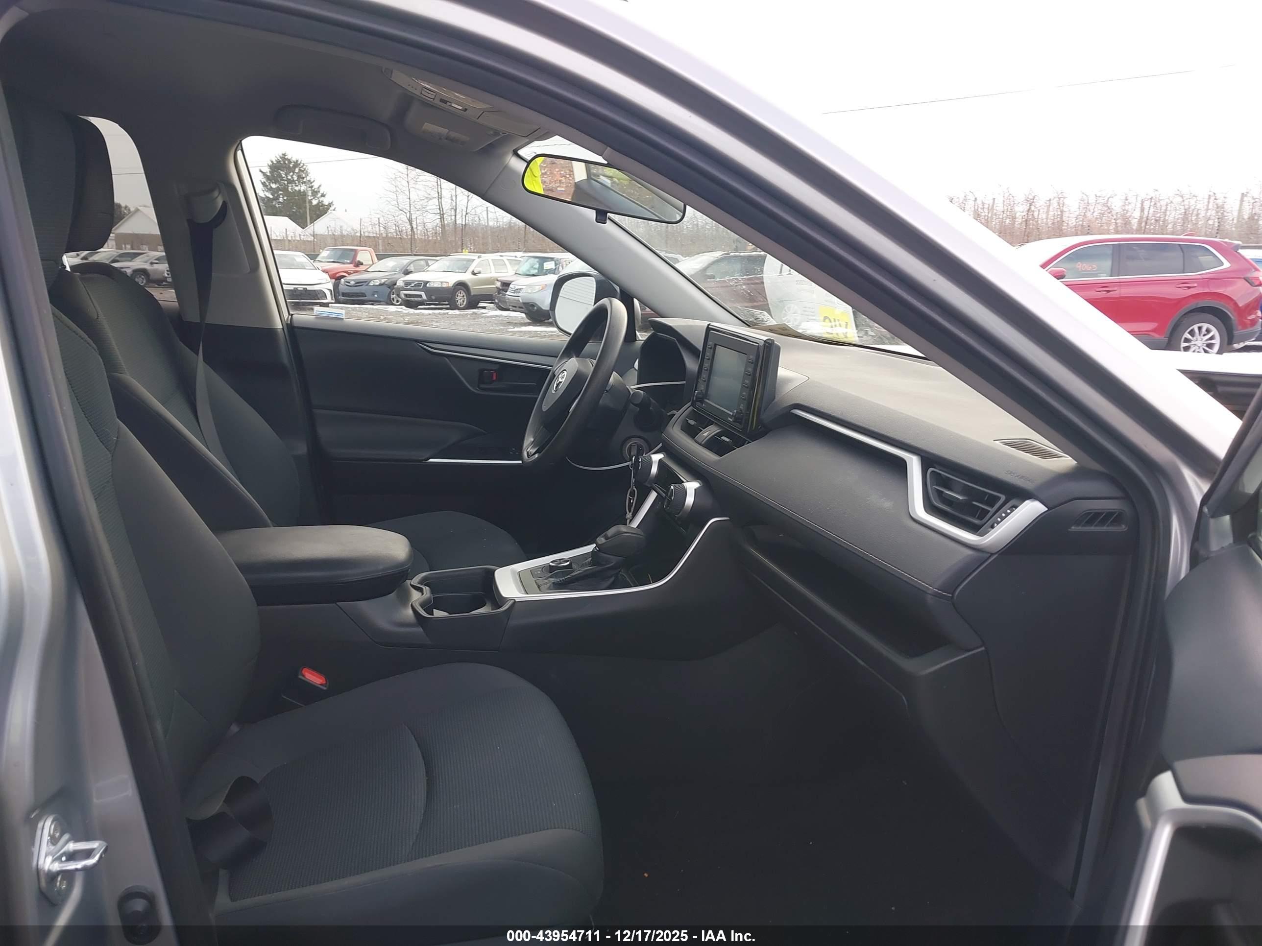 TOYOTA RAV4 image 5
