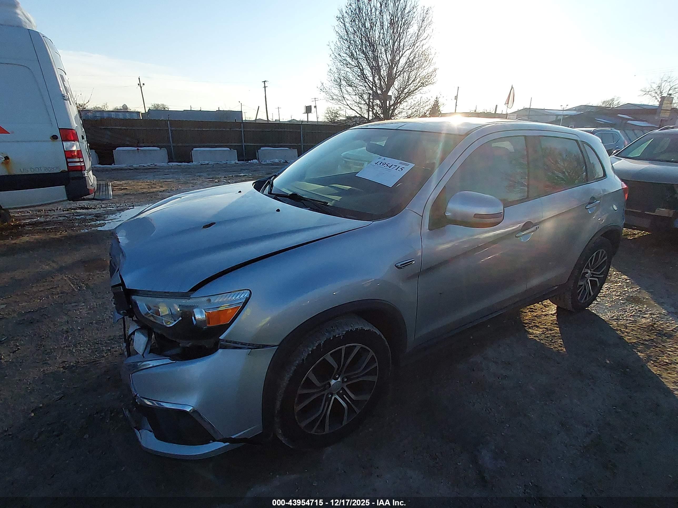 MITSUBISHI OUTLANDER image 2