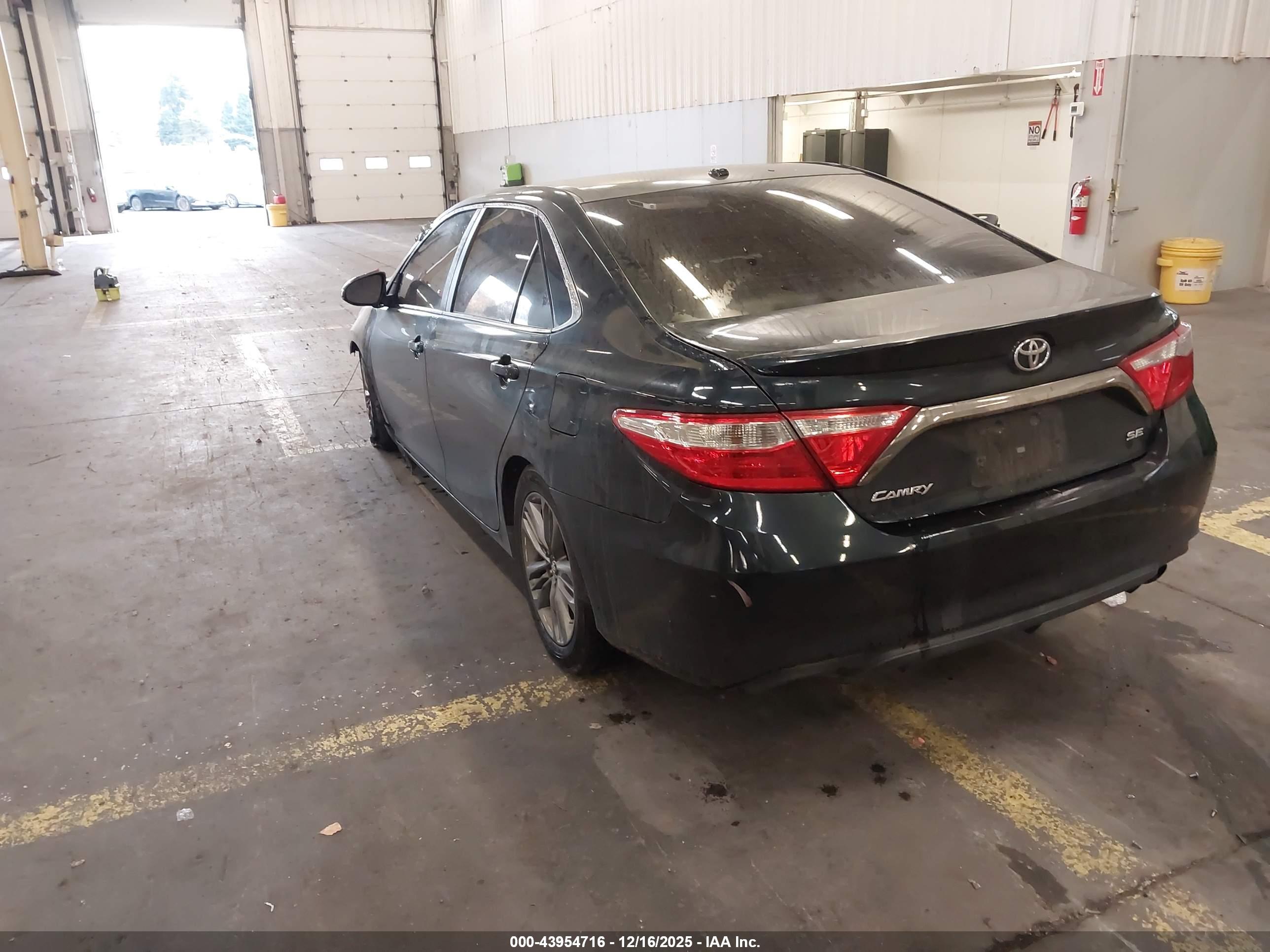 TOYOTA CAMRY image 3