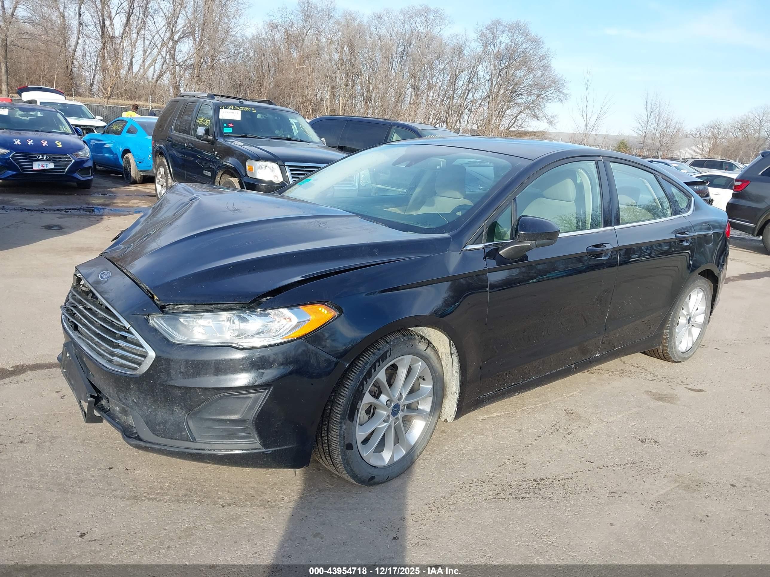 FORD FUSION image 2