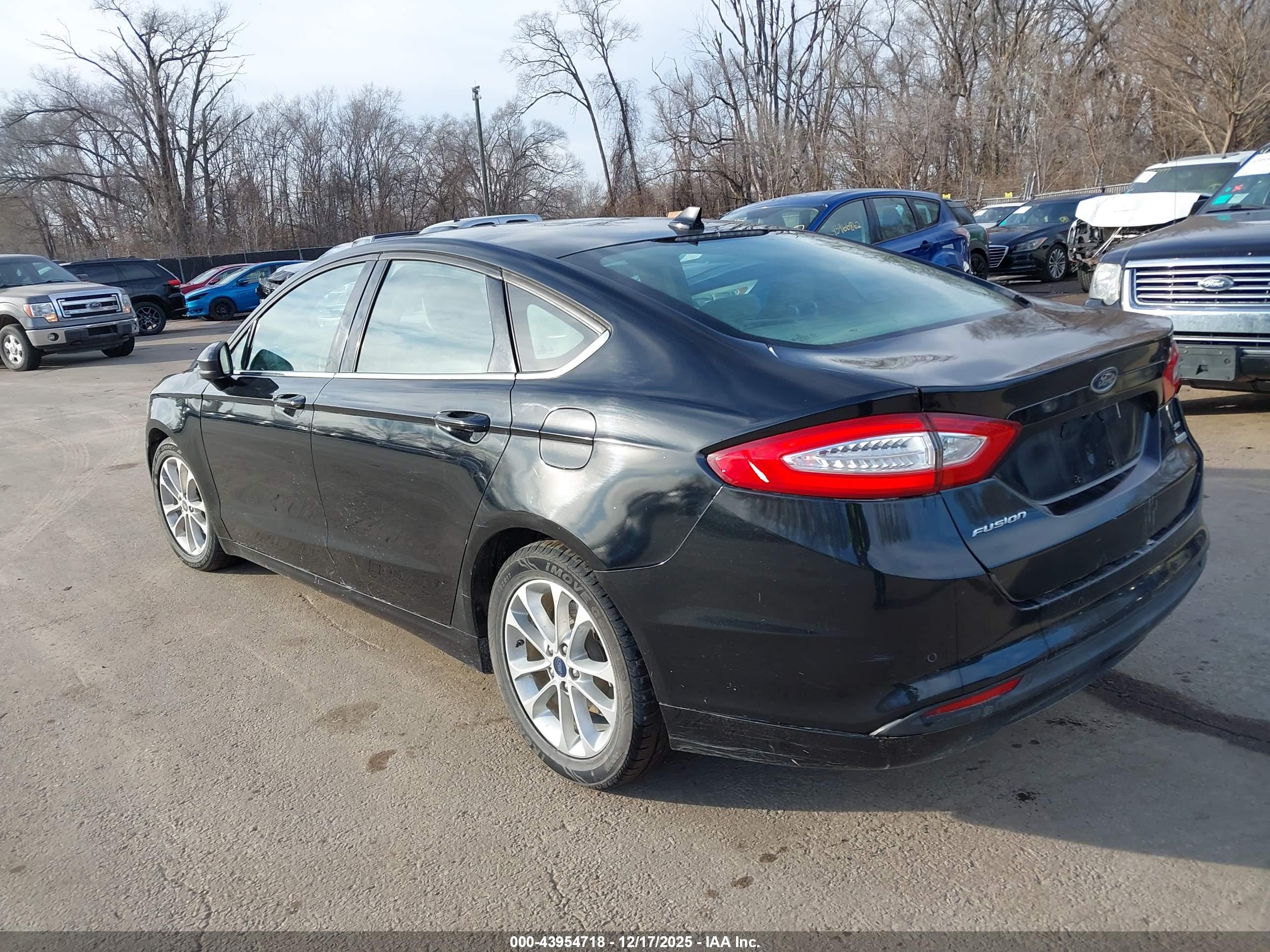 FORD FUSION image 3