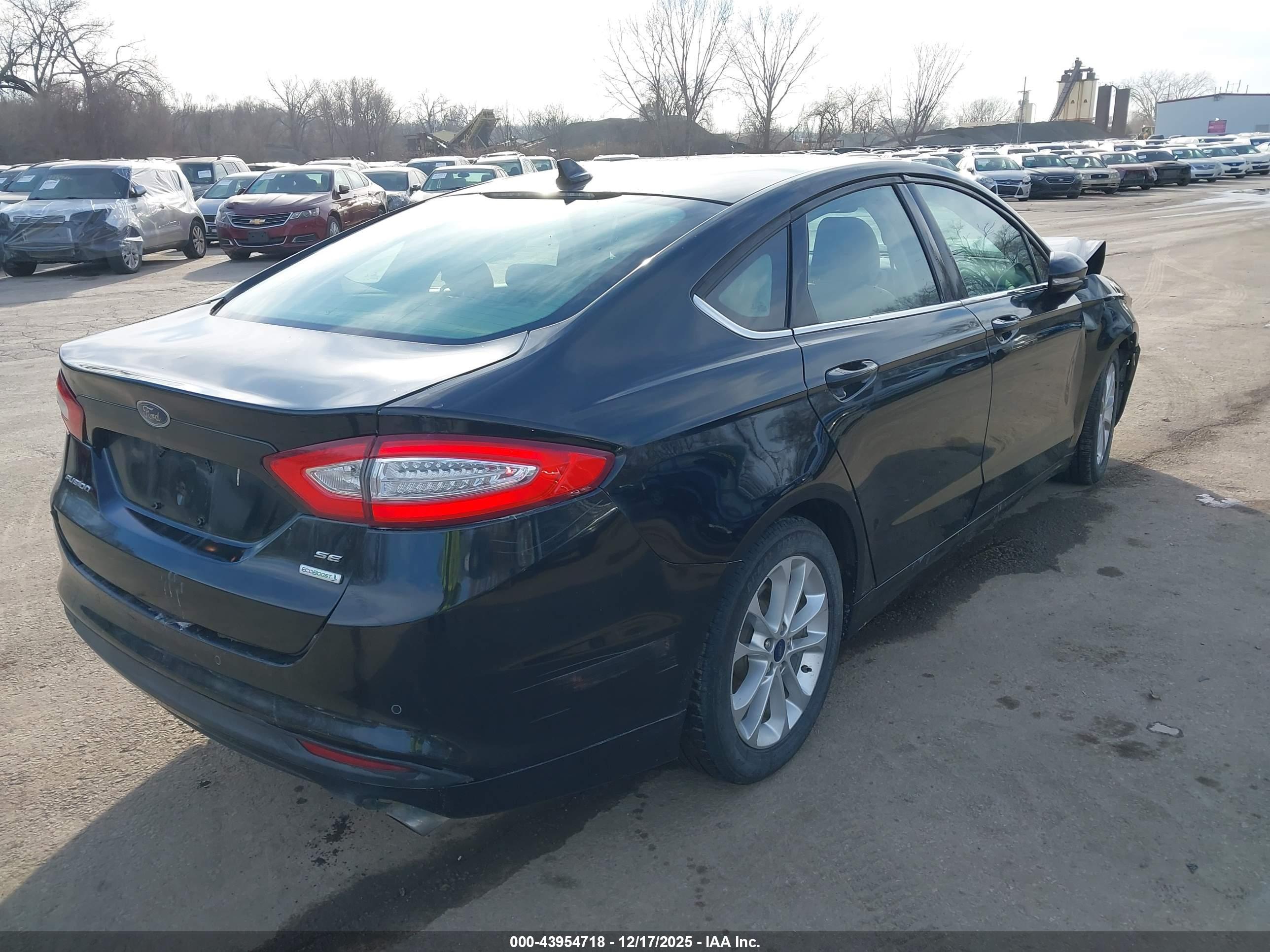 FORD FUSION image 4
