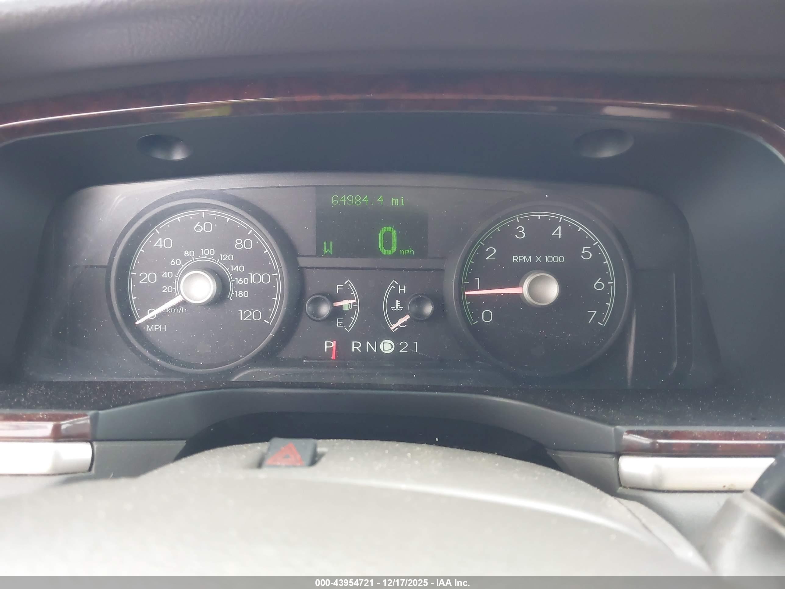 LINCOLN TOWN image 7