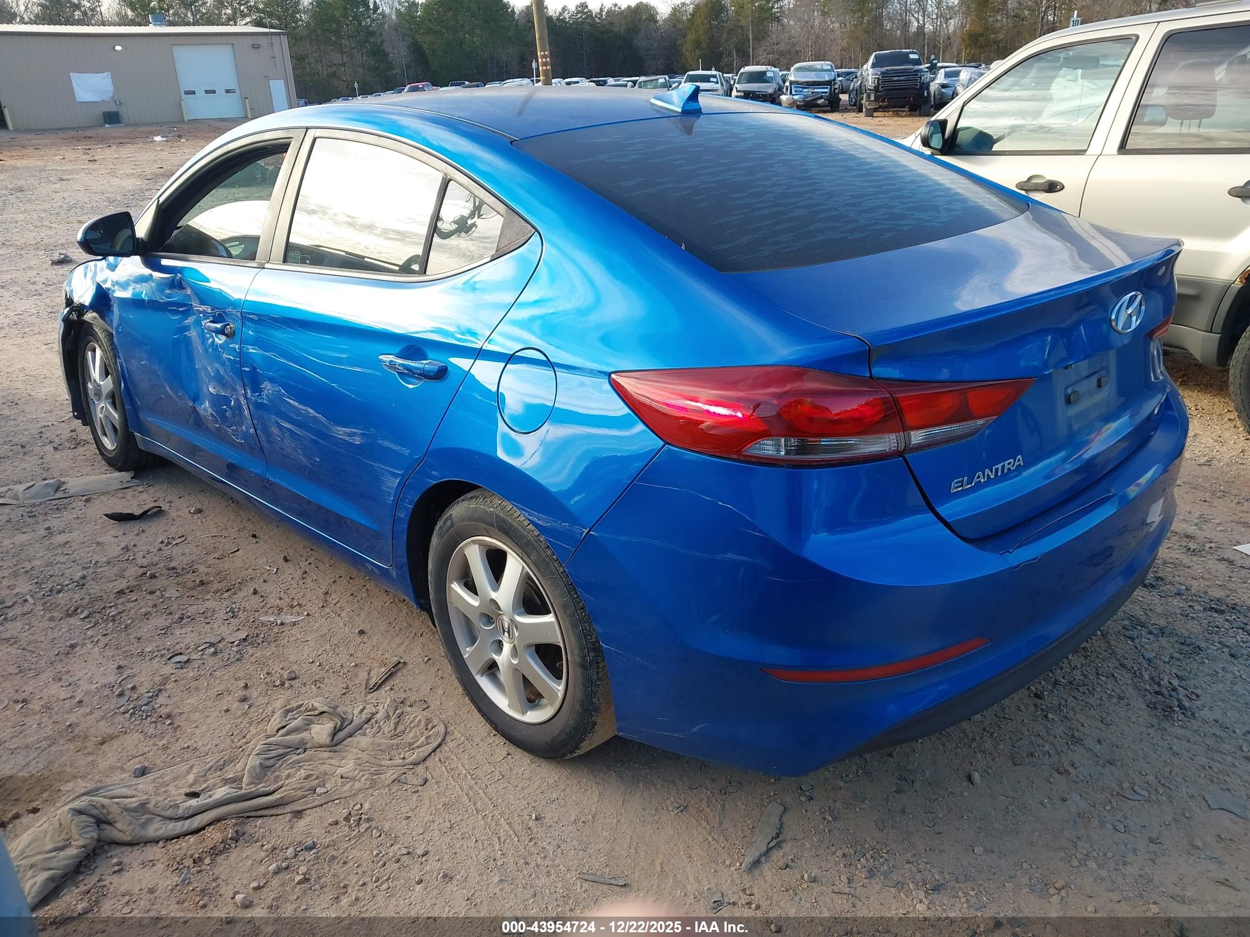 HYUNDAI ELANTRA image 3