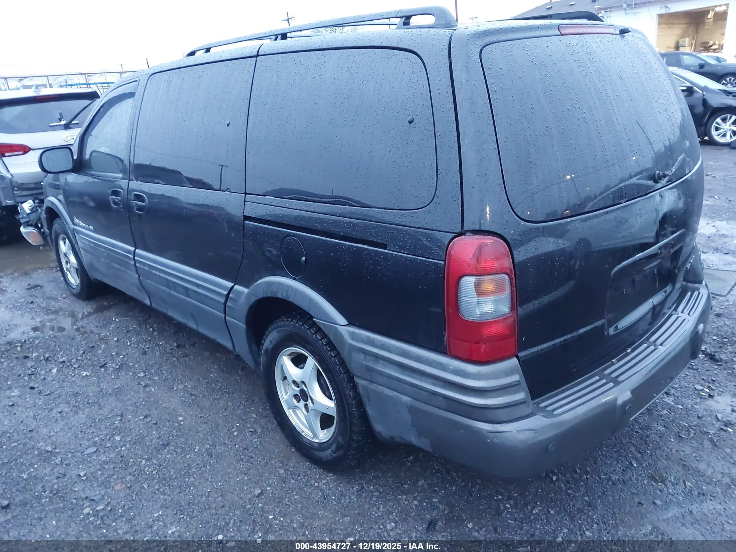 PONTIAC MONTANA image 3