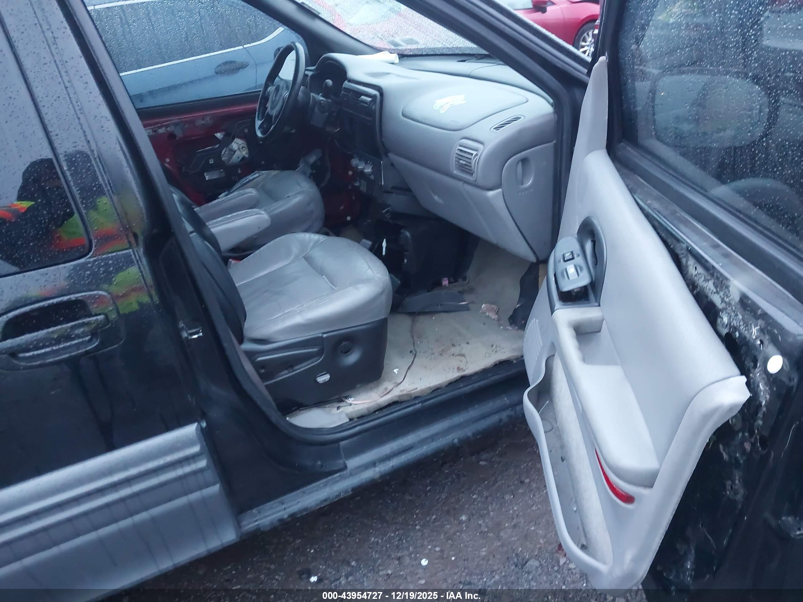 PONTIAC MONTANA image 5