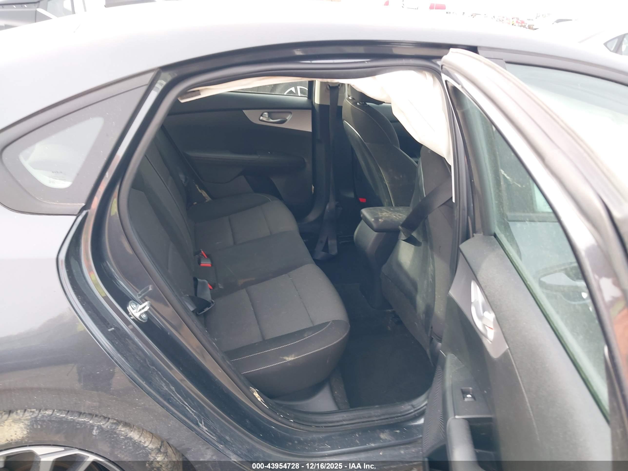 KIA FORTE image 8