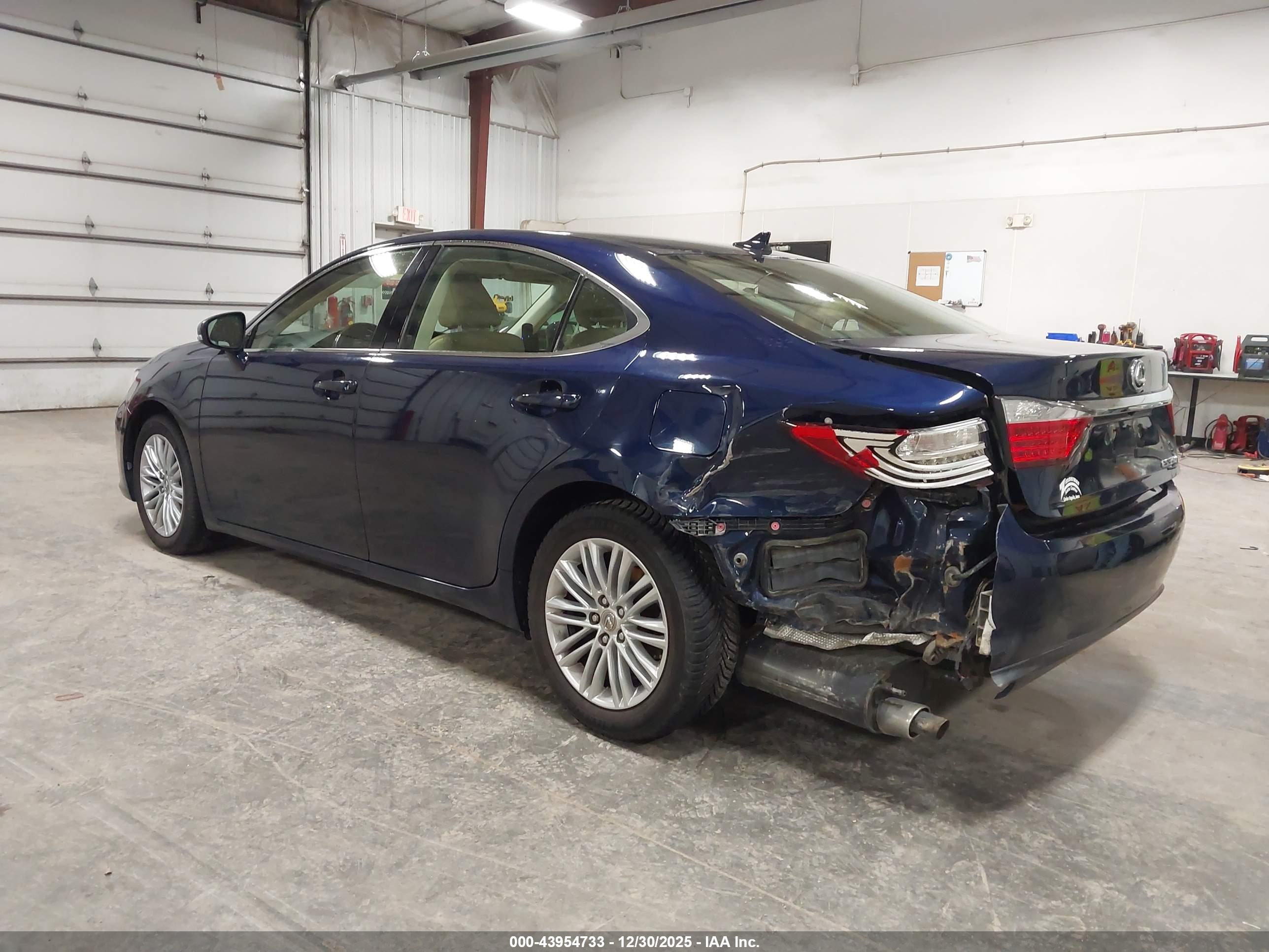 LEXUS ES image 3