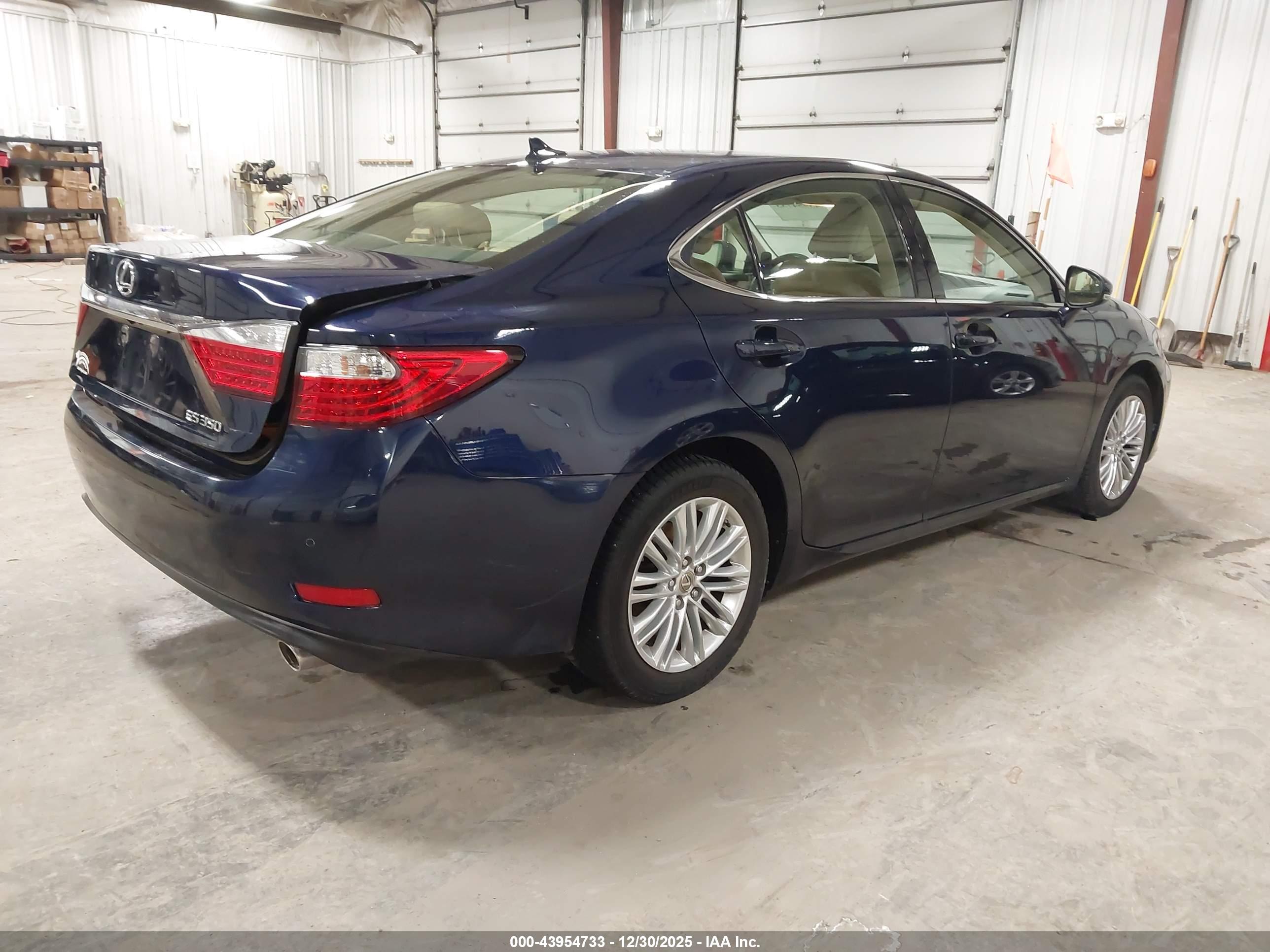 LEXUS ES image 4