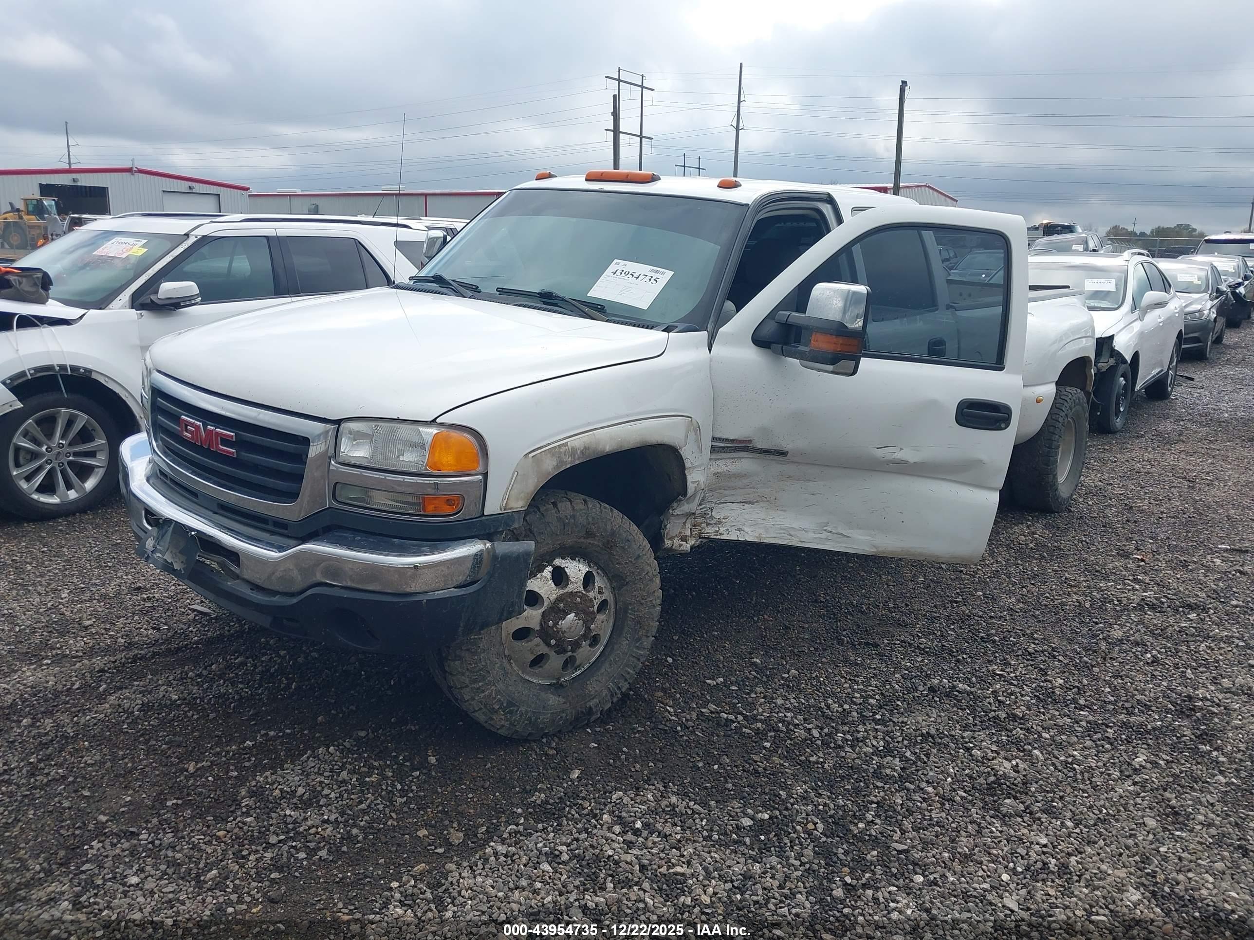 GMC SIERRA image 2