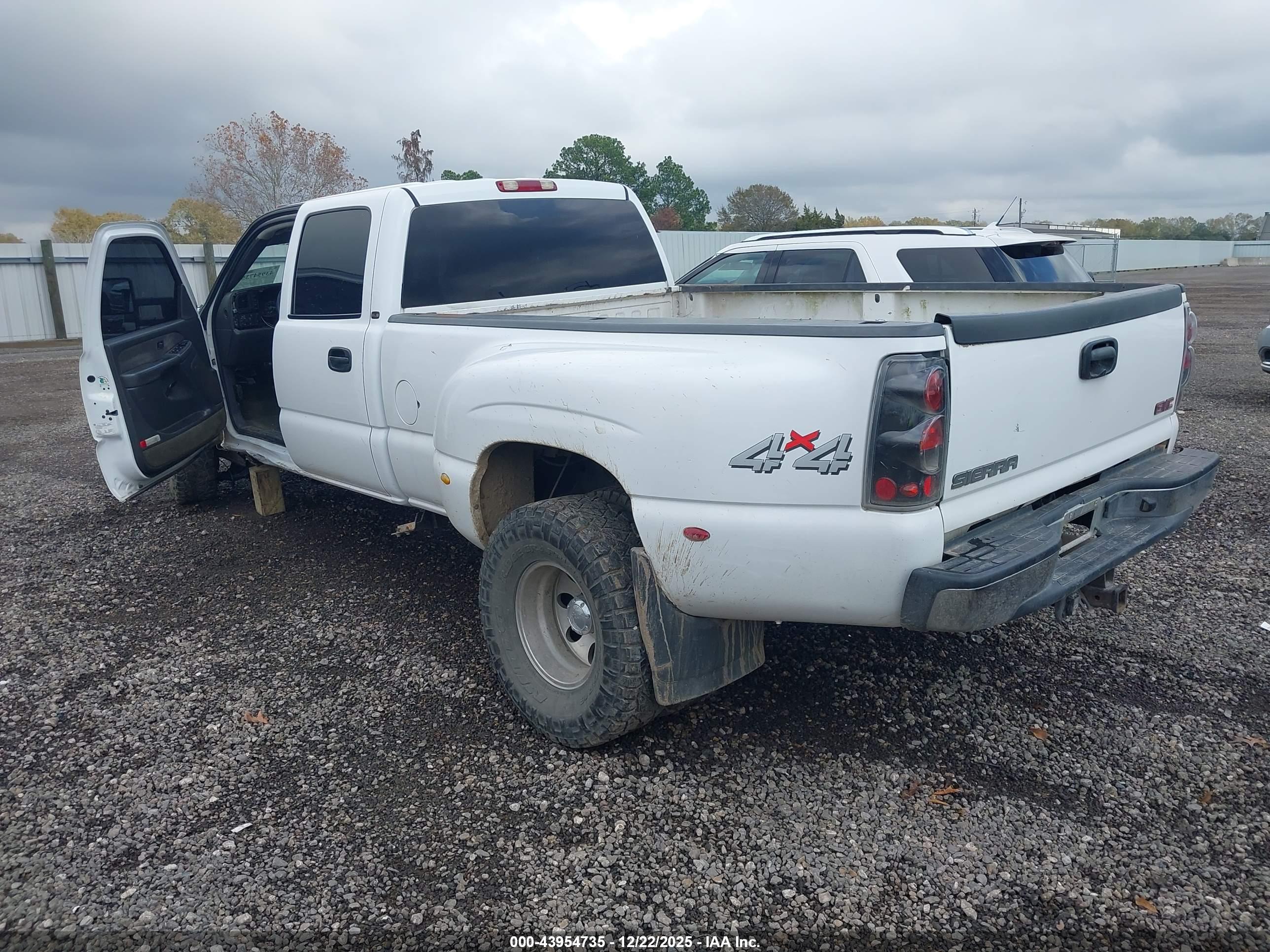 GMC SIERRA image 3