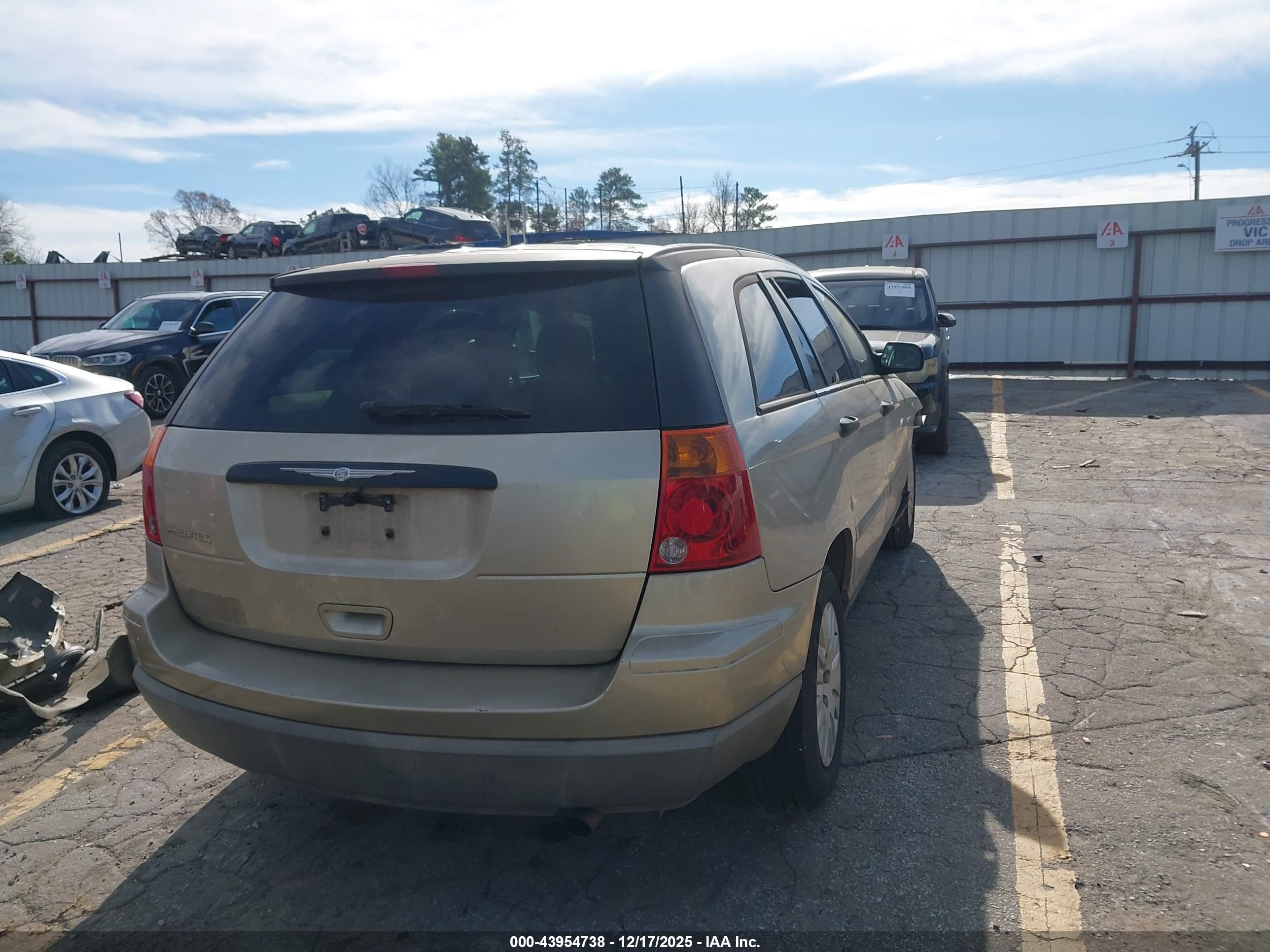 CHRYSLER PACIFICA image 4