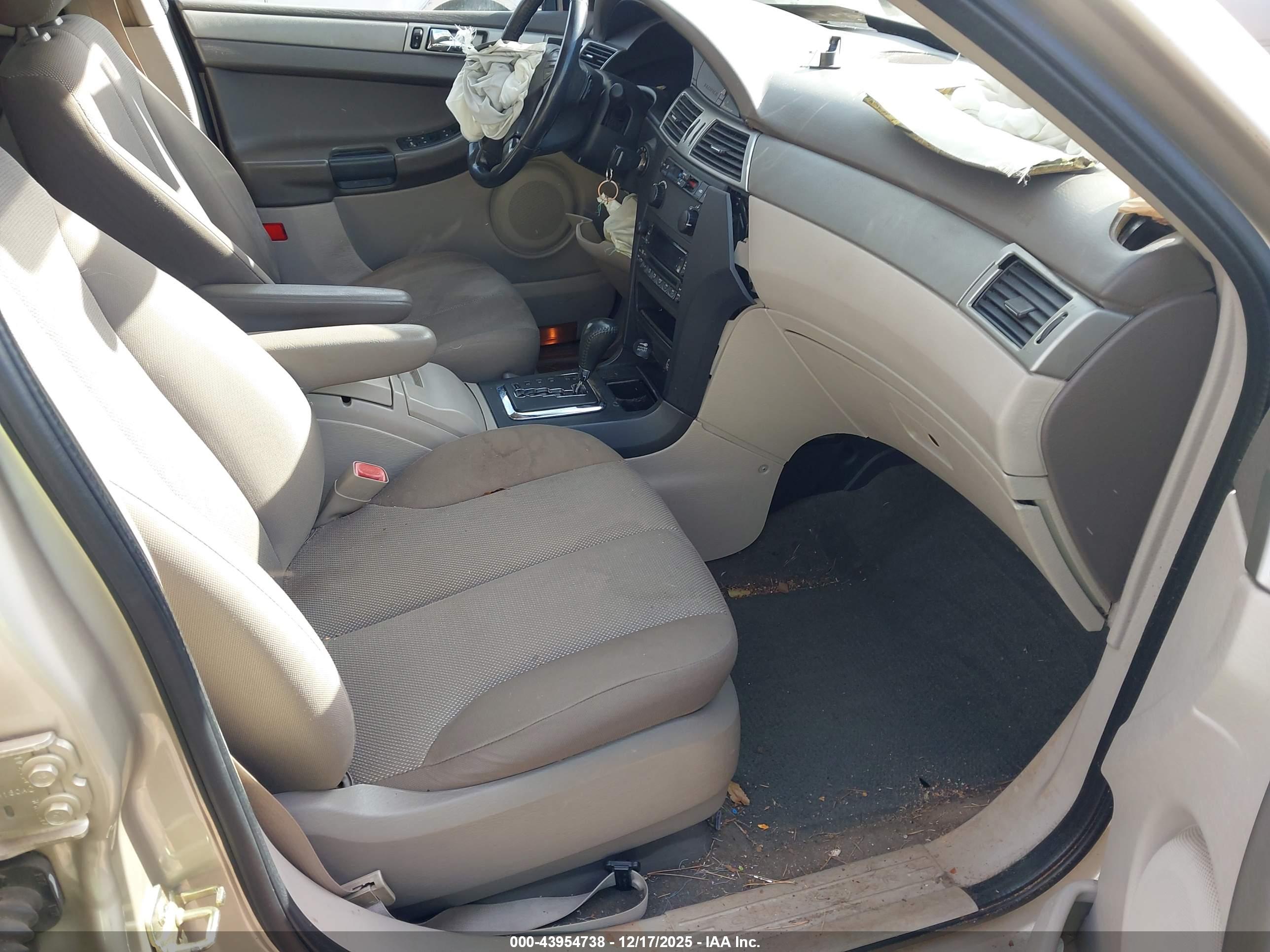 CHRYSLER PACIFICA image 5