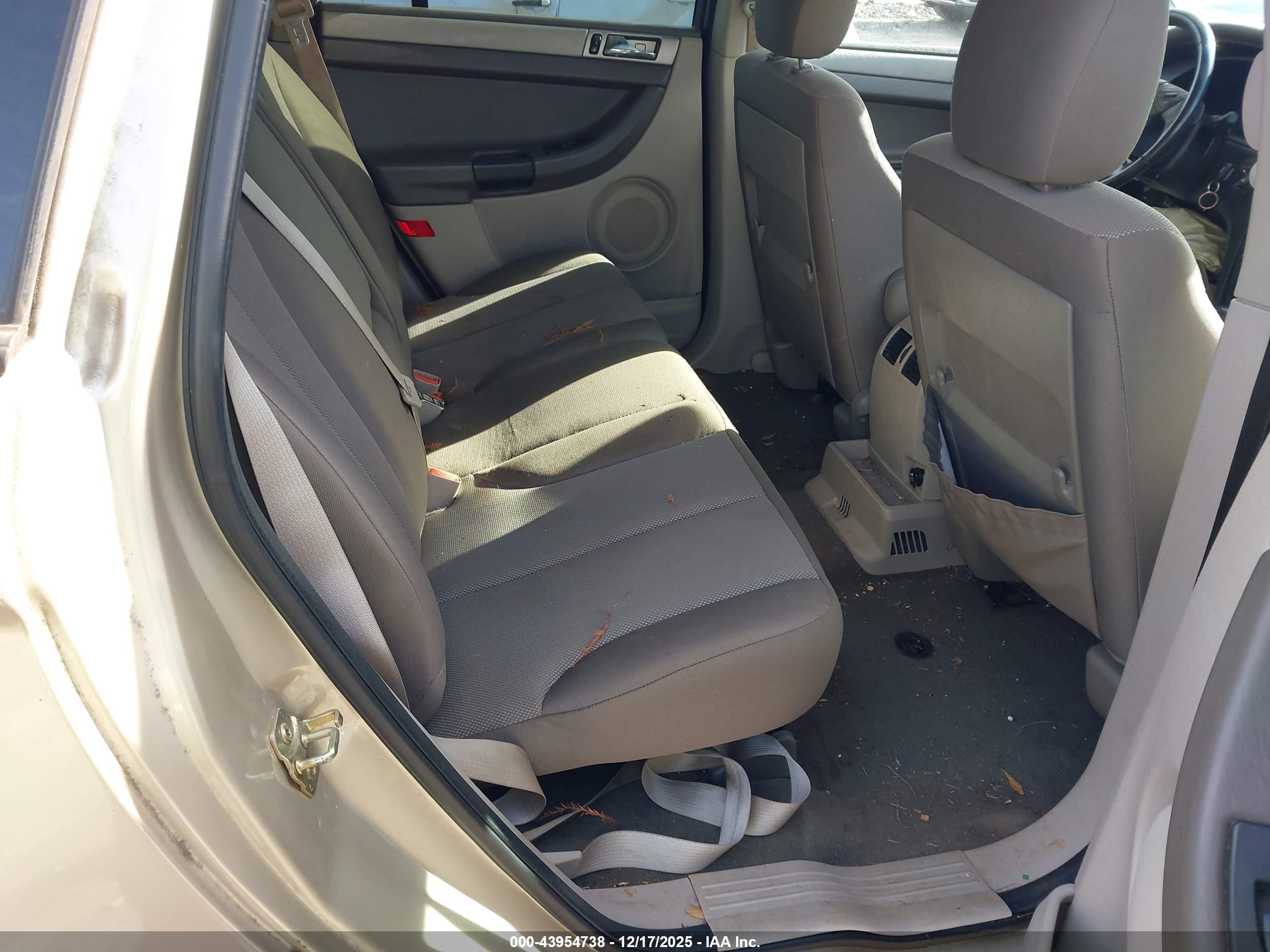 CHRYSLER PACIFICA image 8