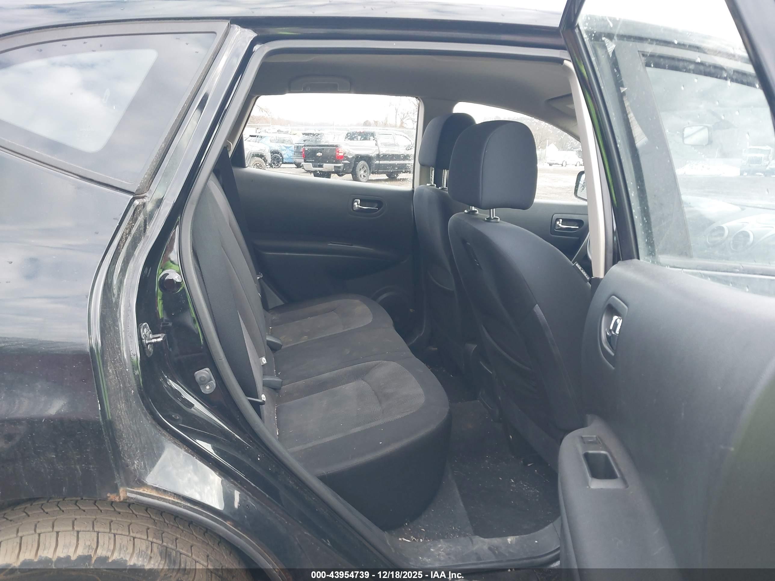 NISSAN ROGUE image 8