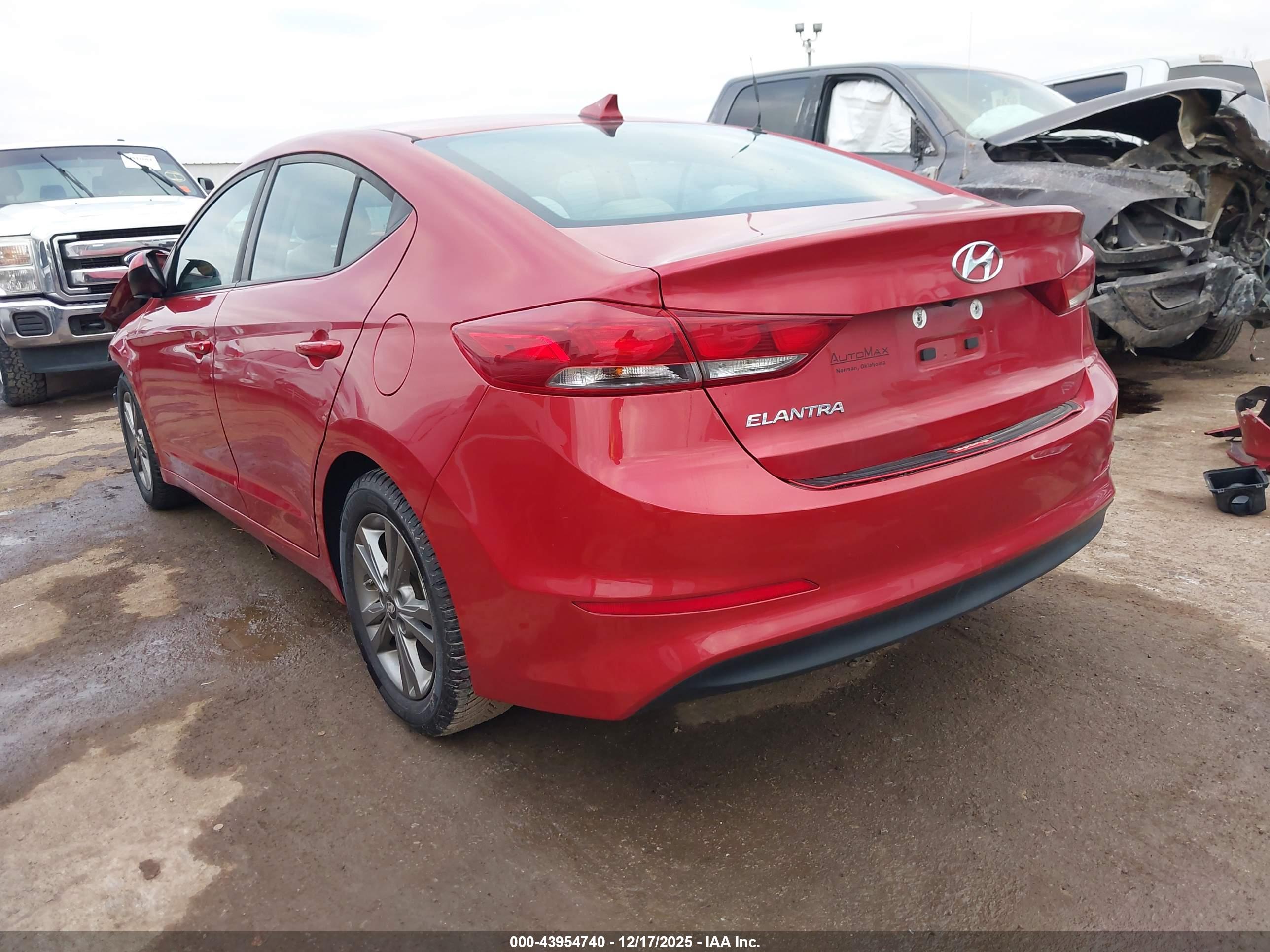 HYUNDAI ELANTRA image 3