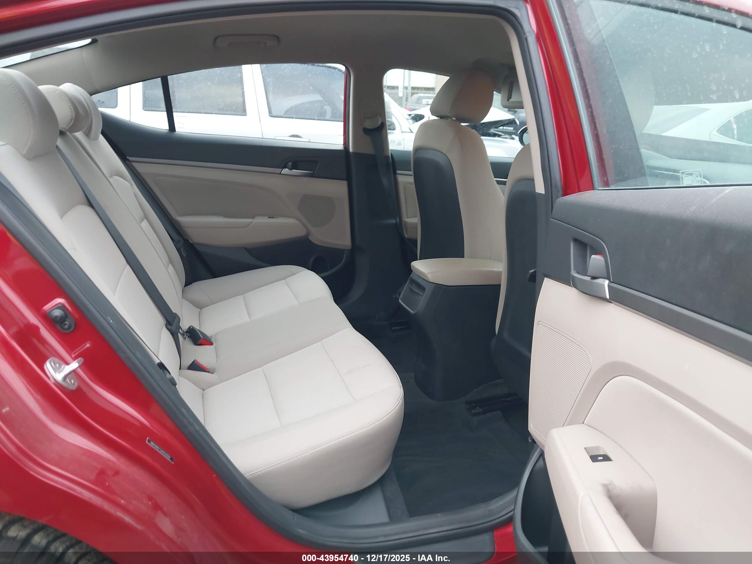 HYUNDAI ELANTRA image 8