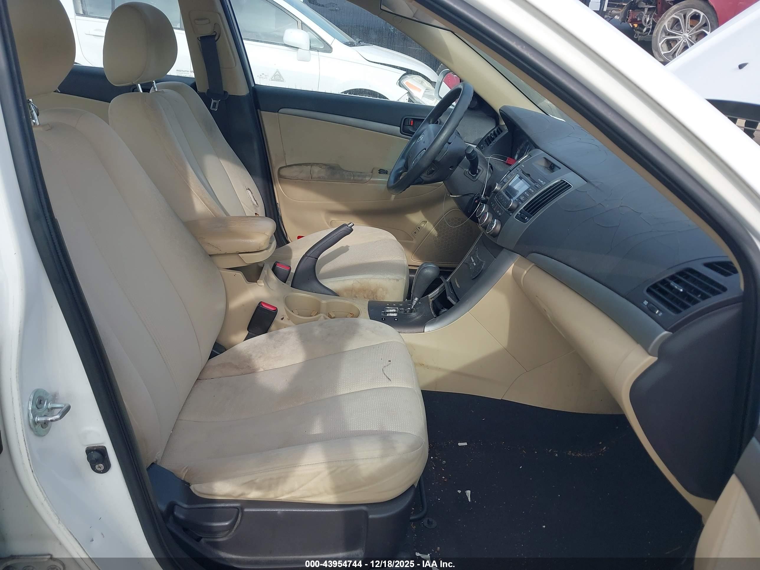 HYUNDAI SONATA image 5