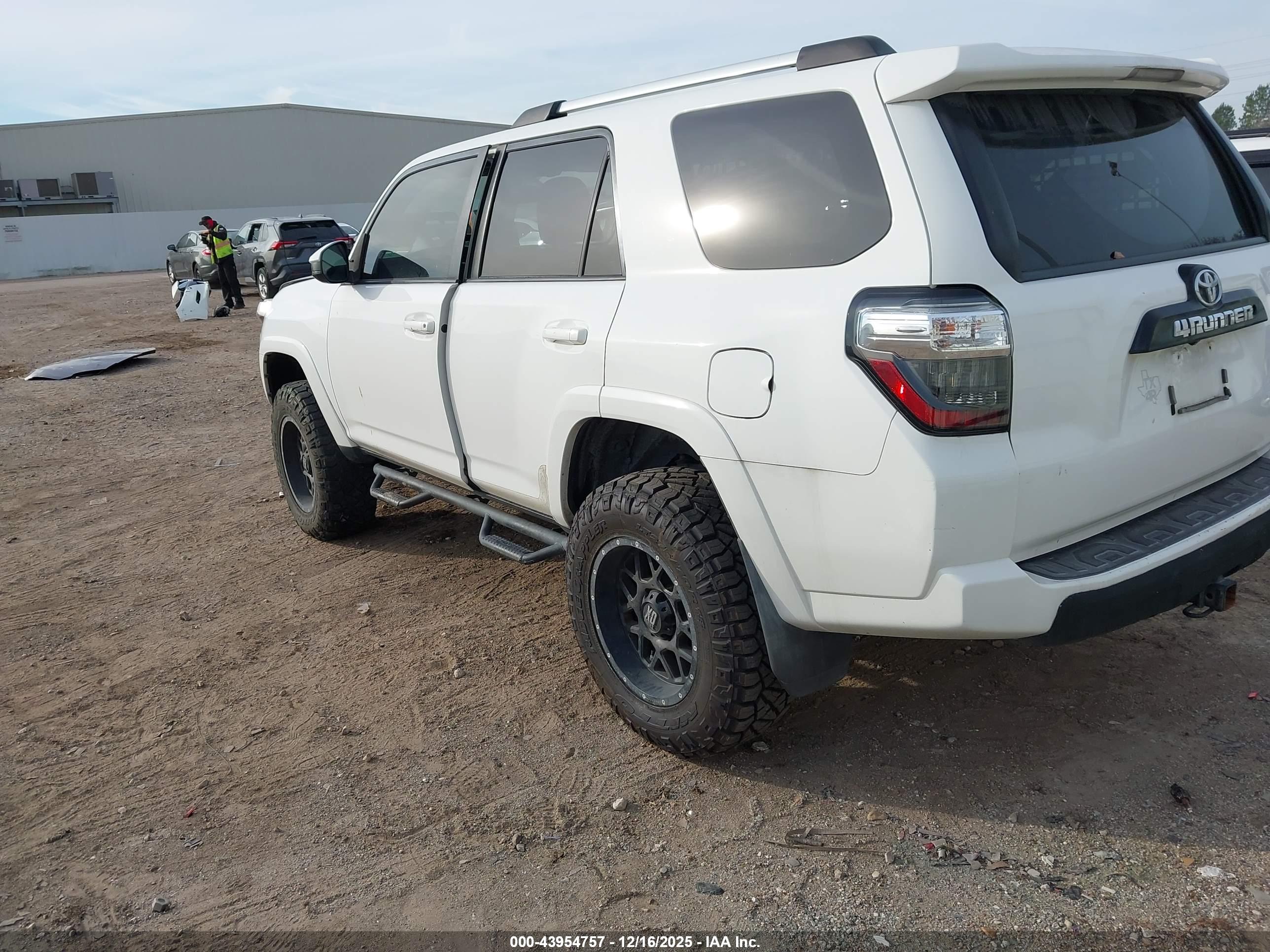 TOYOTA 4RUNNER image 3