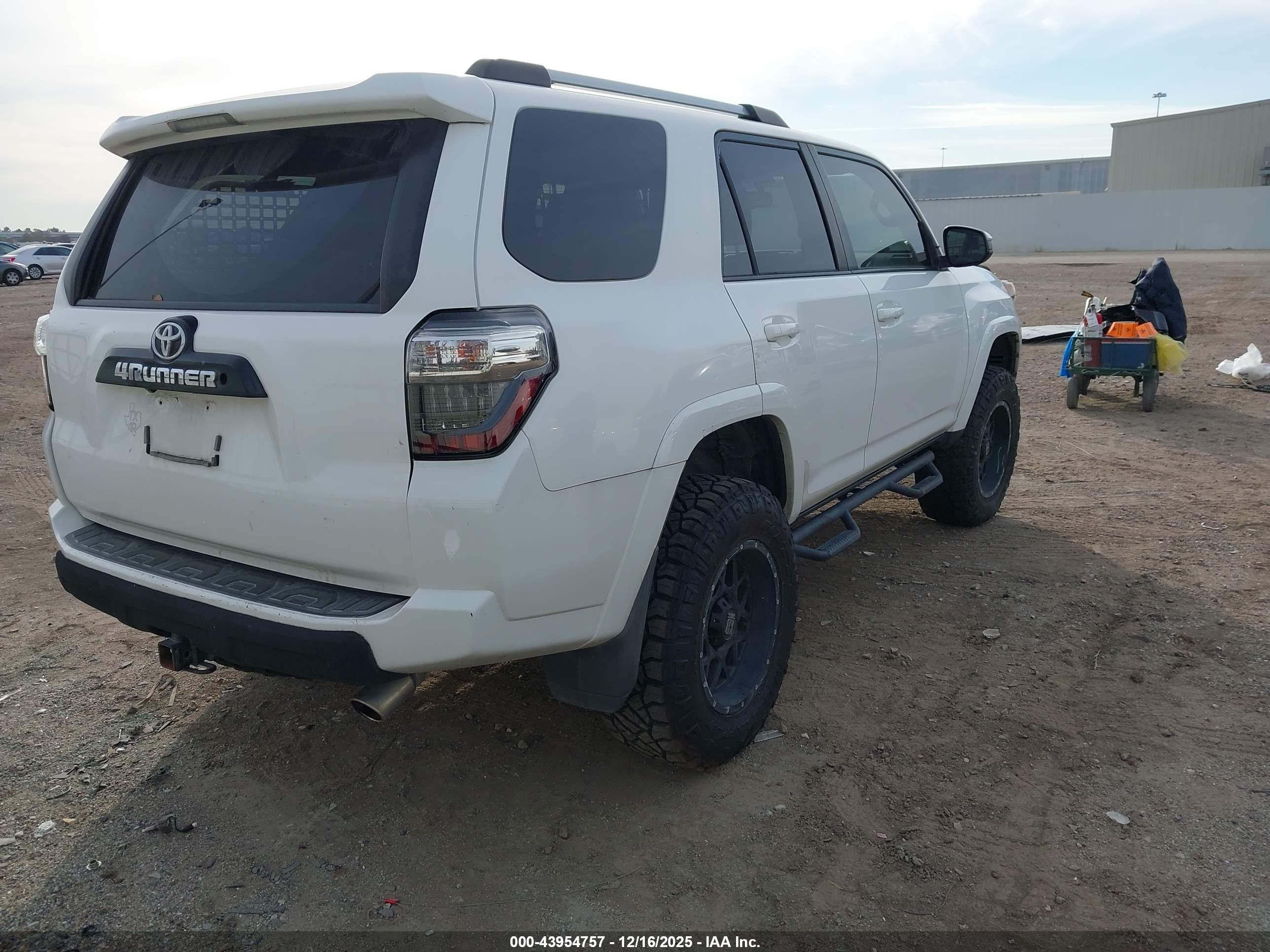 TOYOTA 4RUNNER image 4
