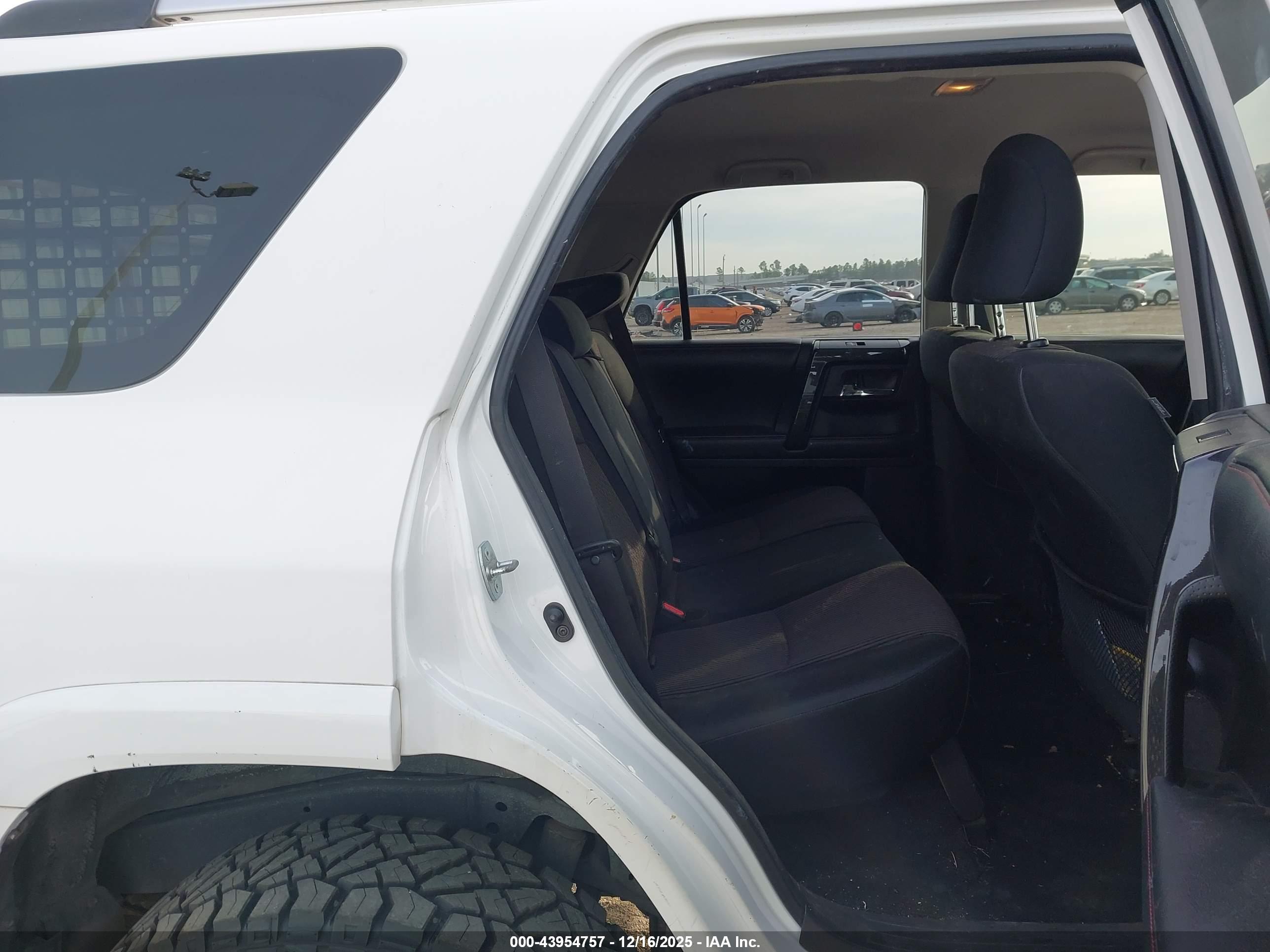 TOYOTA 4RUNNER image 8
