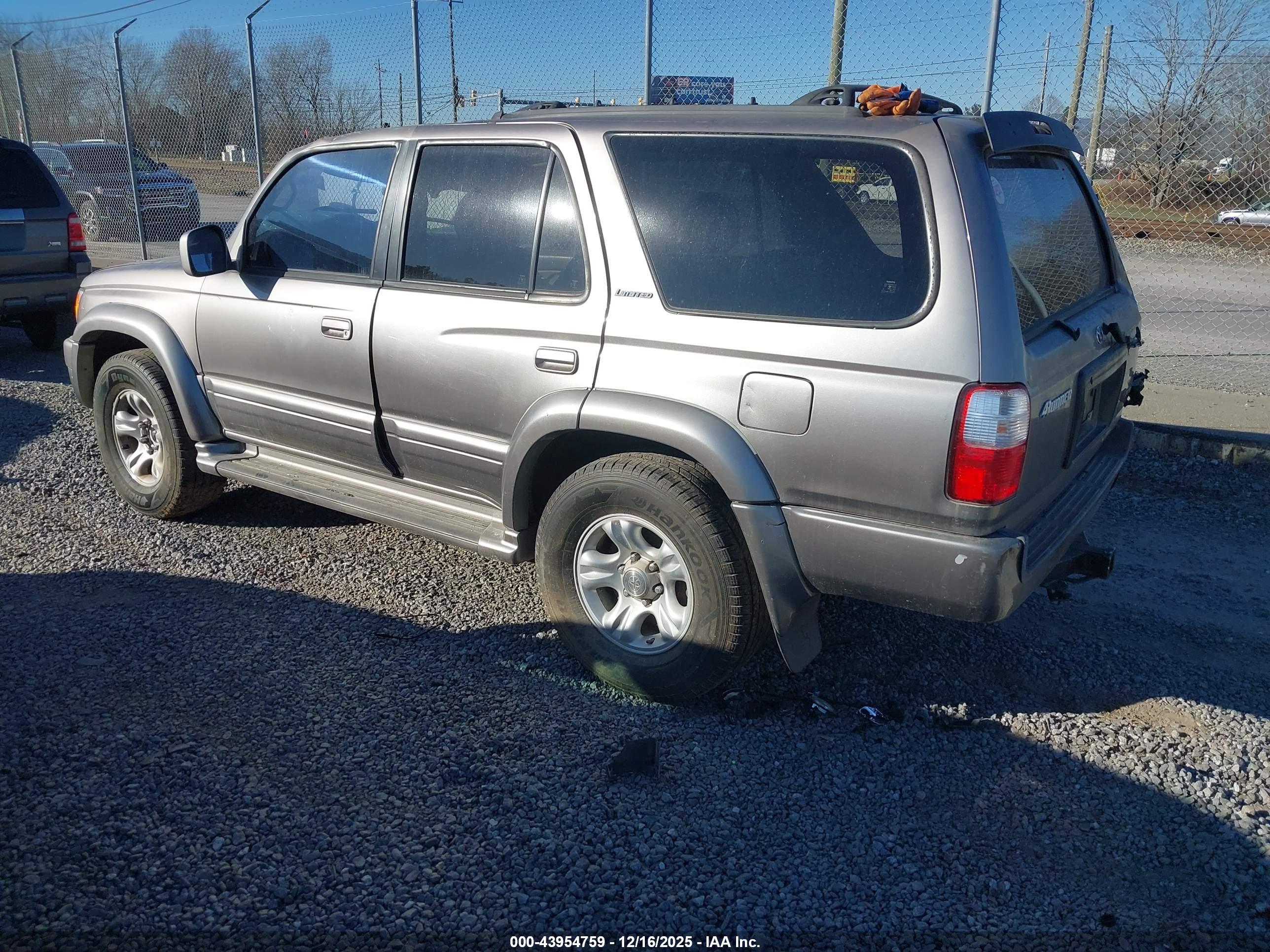 TOYOTA 4RUNNER image 3