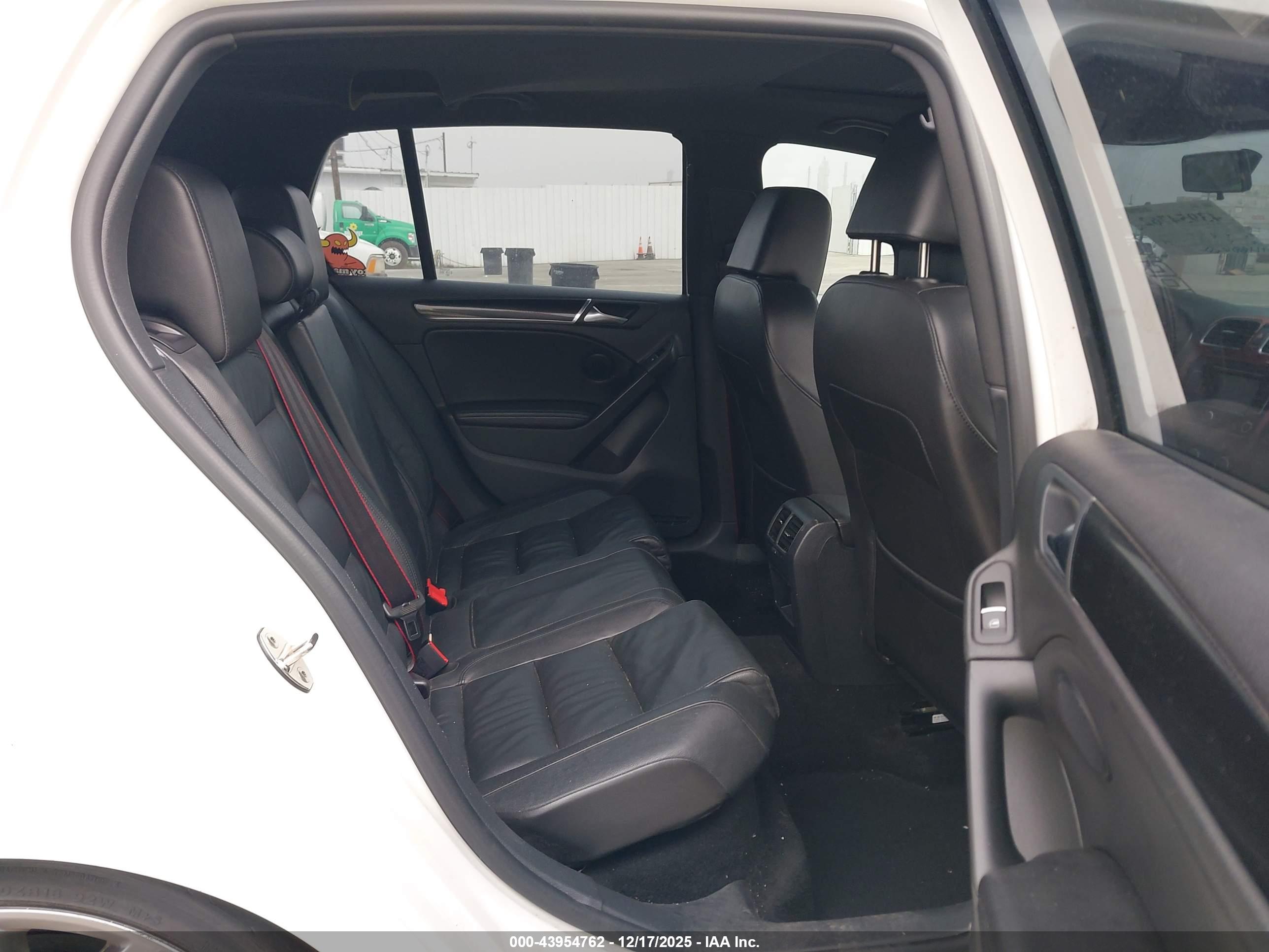 VOLKSWAGEN GTI image 8