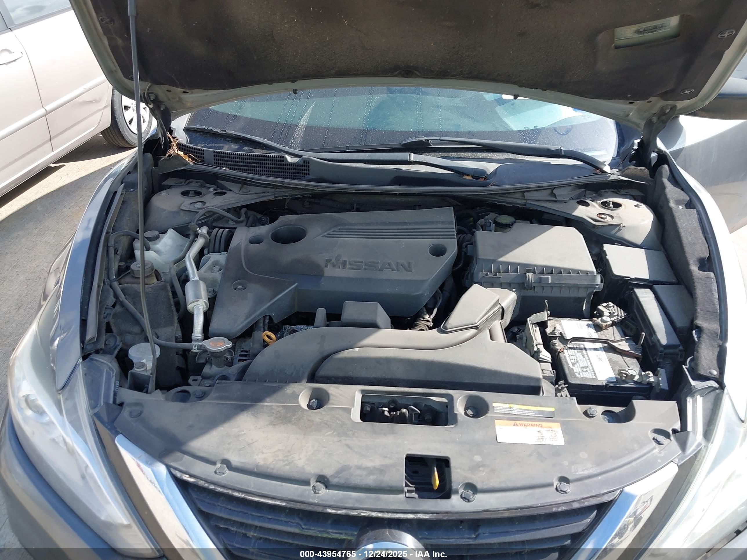 NISSAN ALTIMA image 10