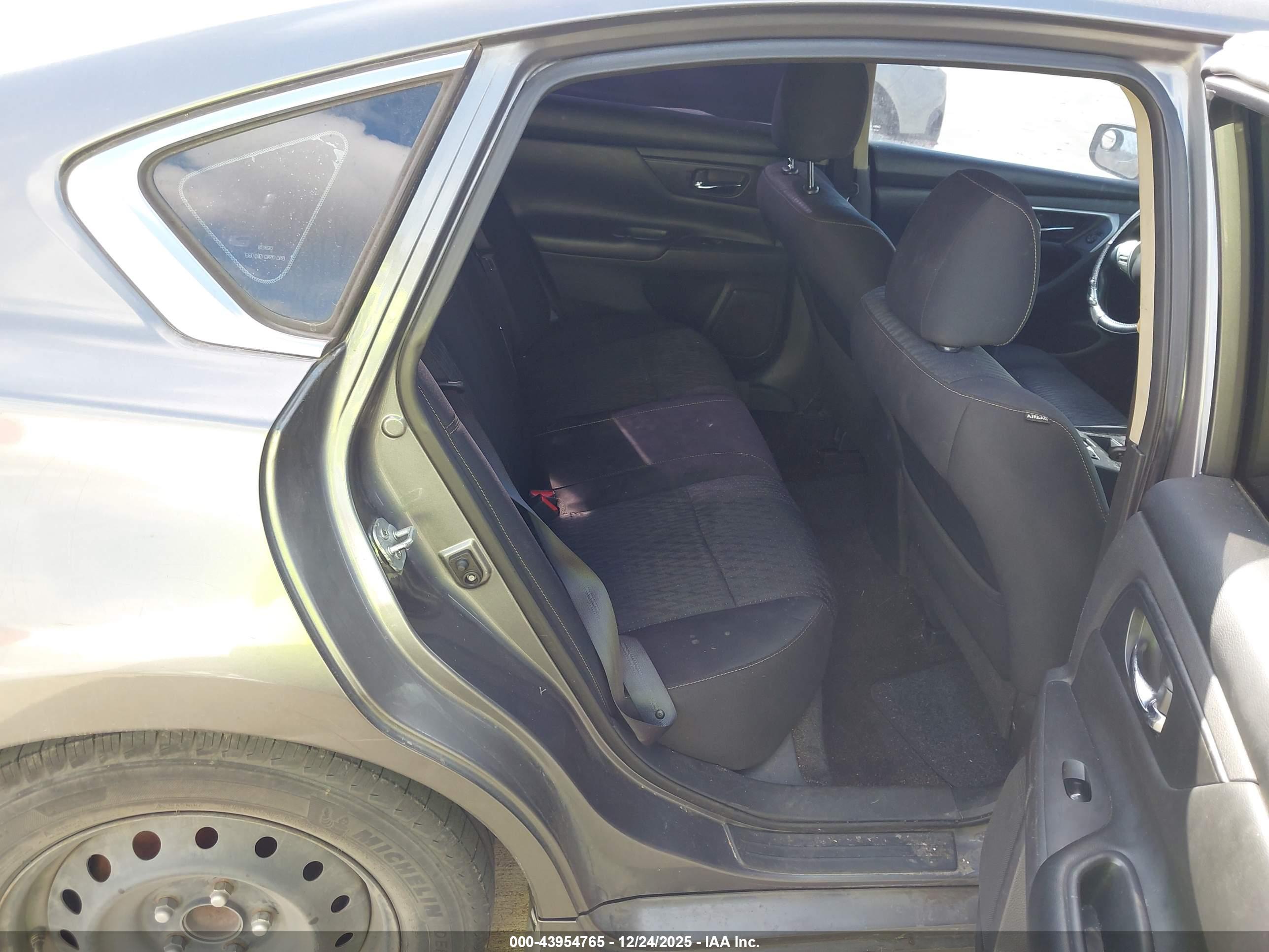 NISSAN ALTIMA image 8