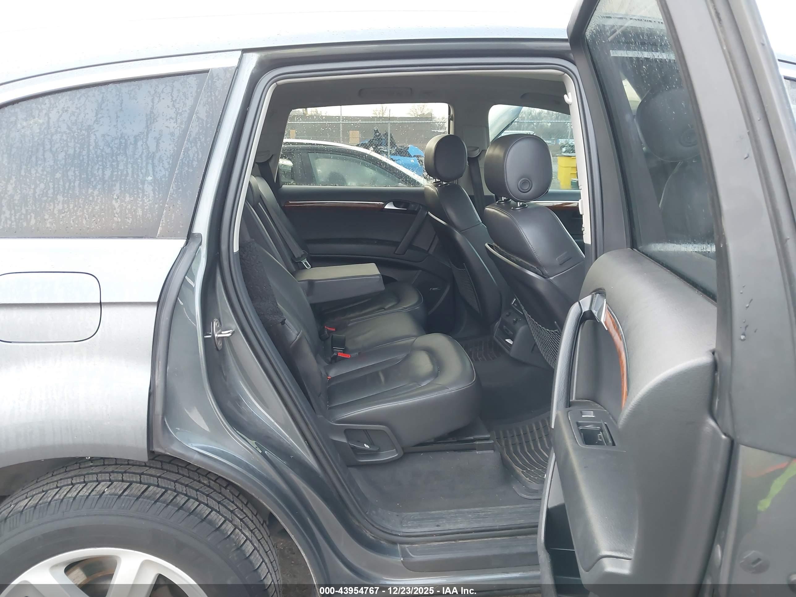 AUDI Q7 image 8