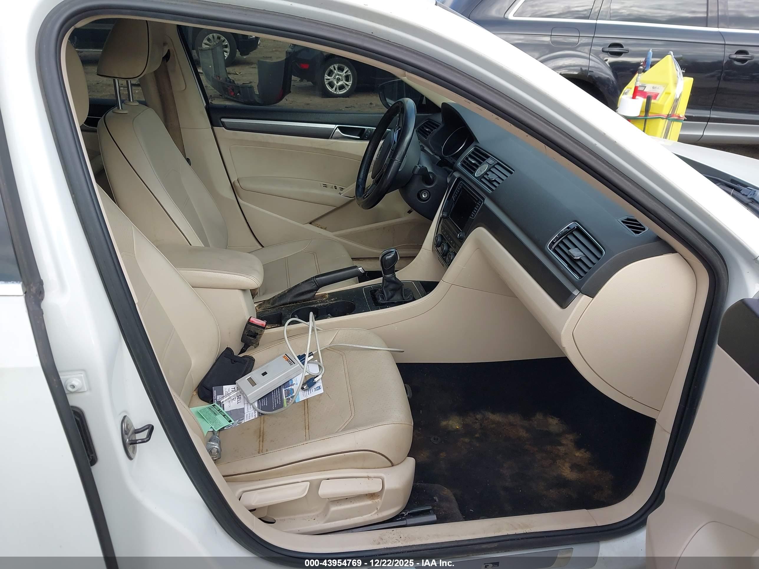VOLKSWAGEN PASSAT image 5