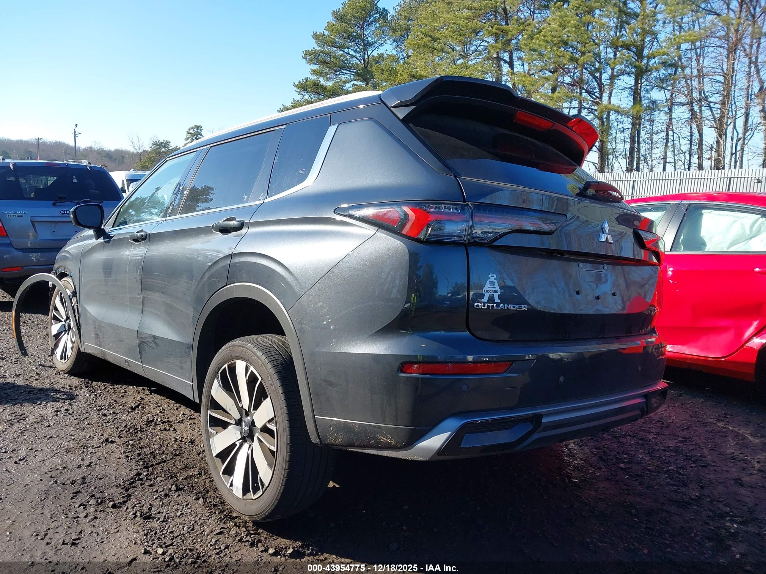 MITSUBISHI OUTLANDER image 3