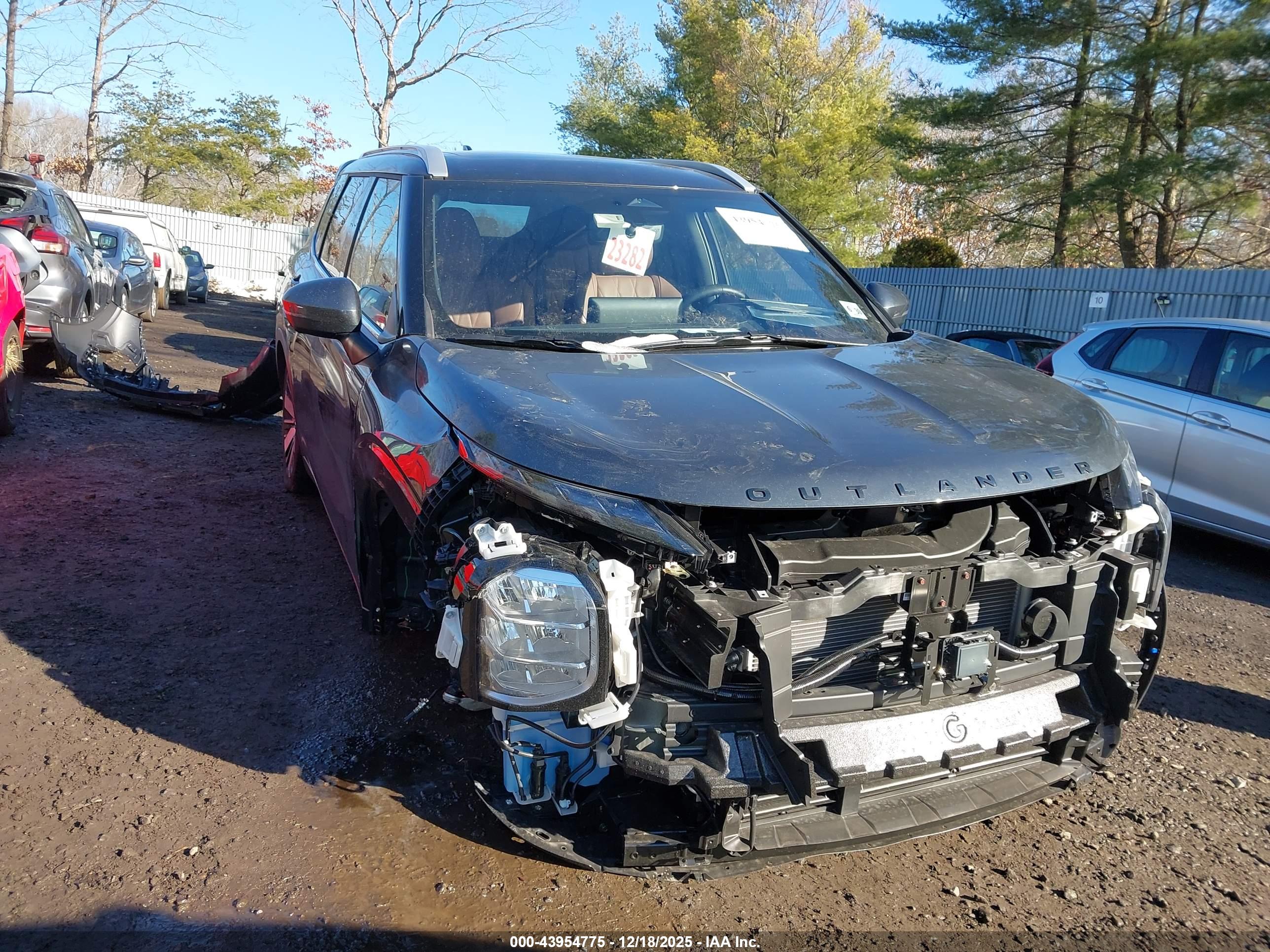 MITSUBISHI OUTLANDER image 6
