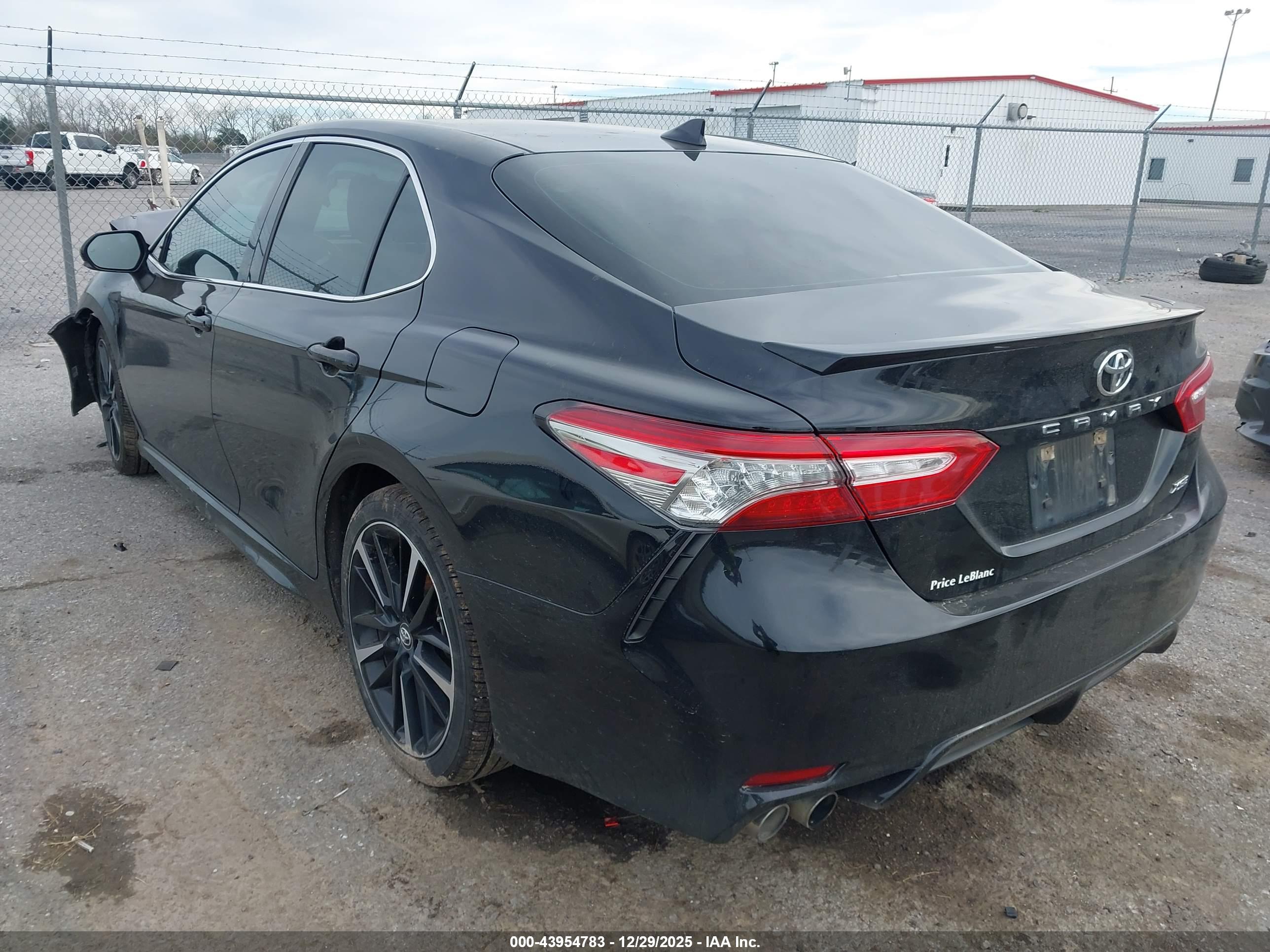 TOYOTA CAMRY image 3