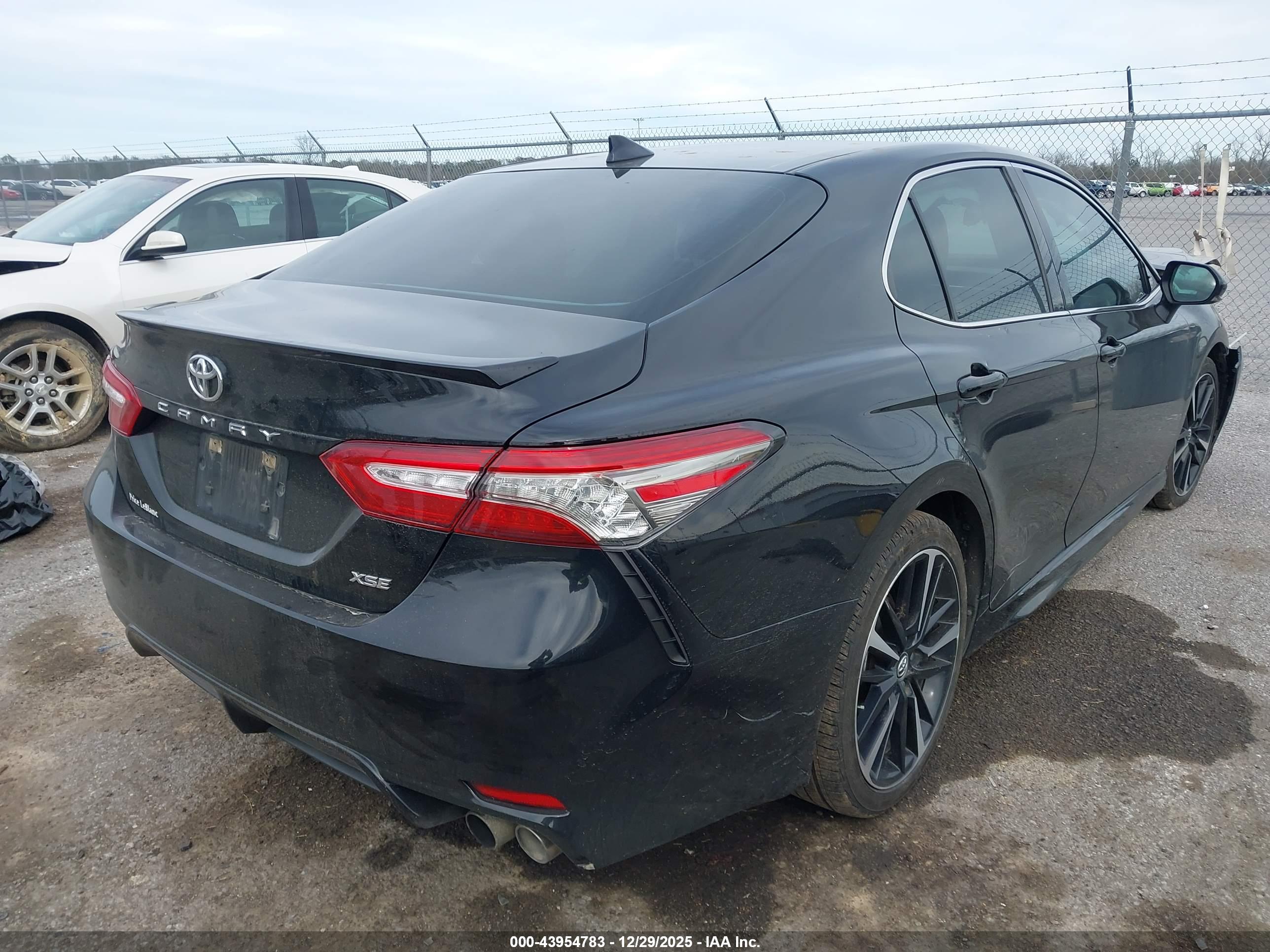 TOYOTA CAMRY image 4