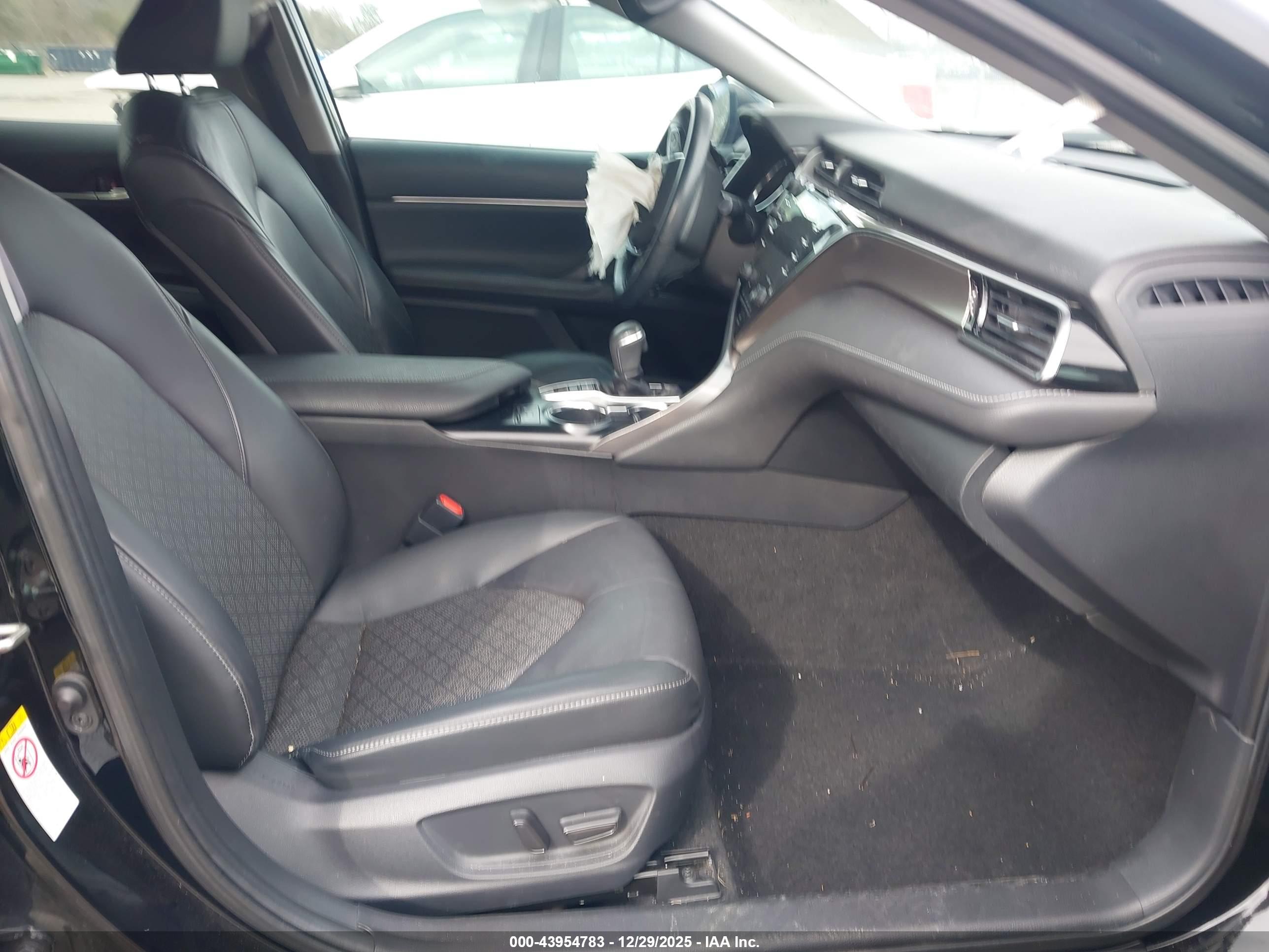 TOYOTA CAMRY image 5